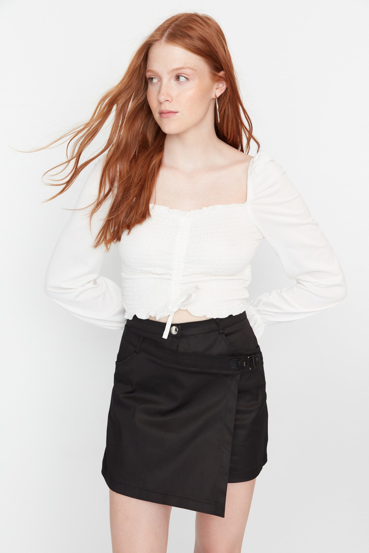Trendyol Ecru, Shirred Detail Fitted/Simple, Balloon Sleeve Crop Knitted Crepe Blouse