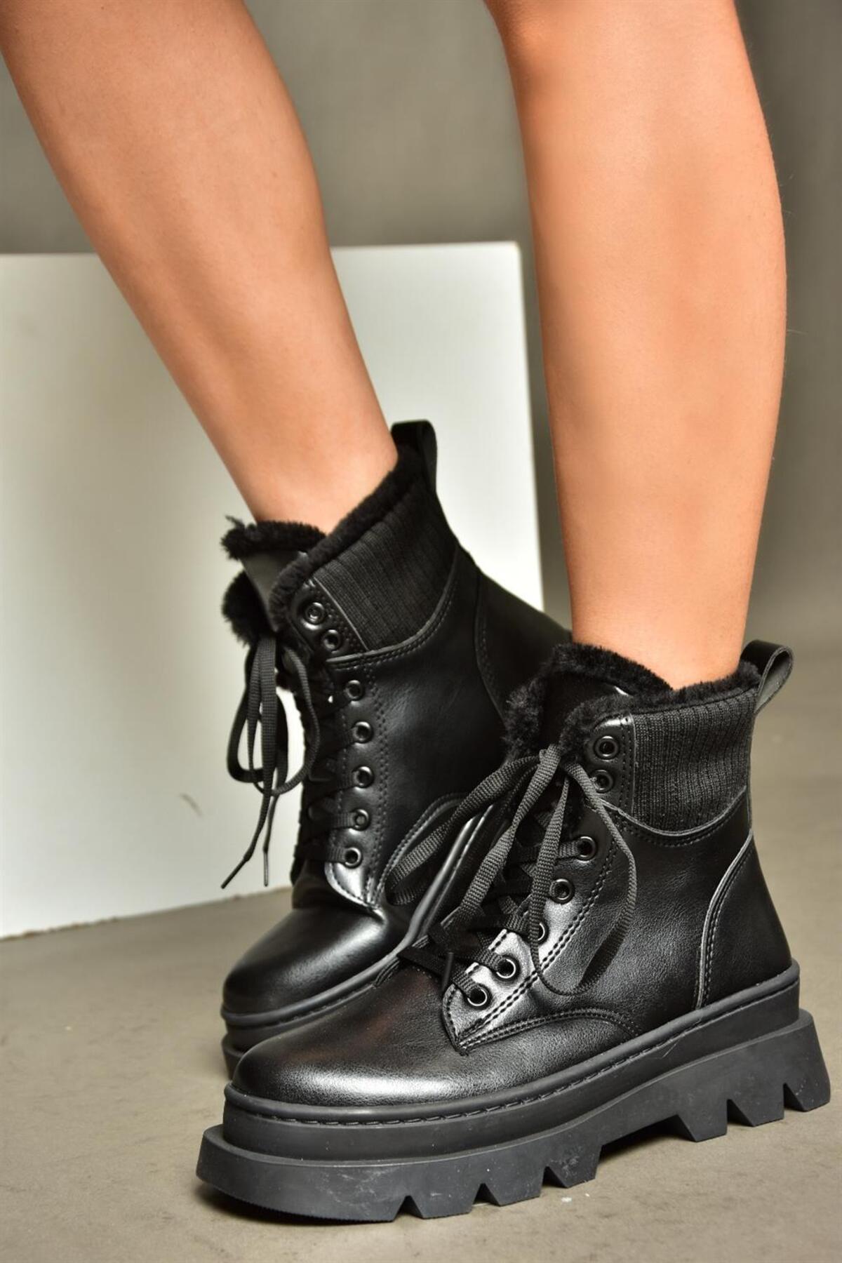 Levně Fox Shoes Women's Black Thick Soled Ankle Boots.