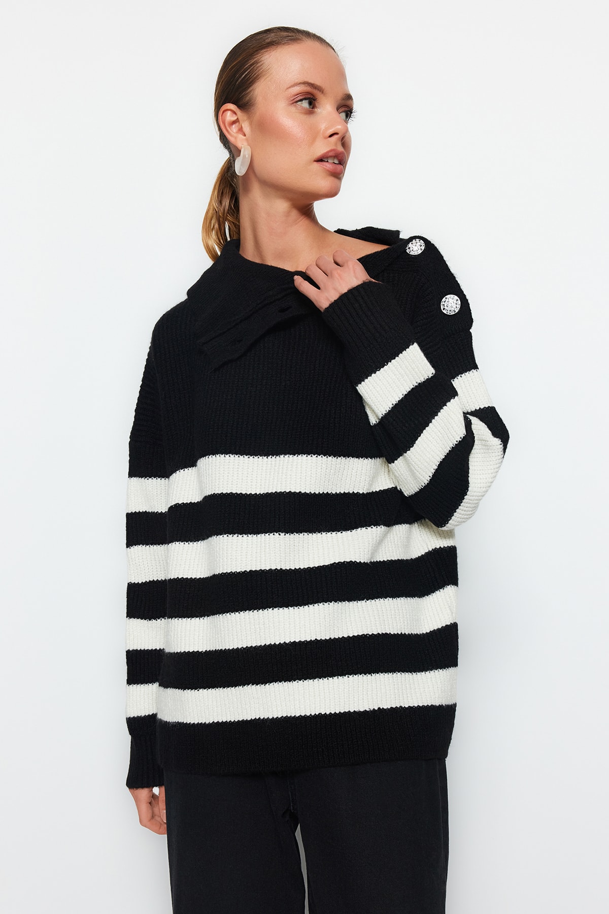 Trendyol Sweater - Black - Regular fit