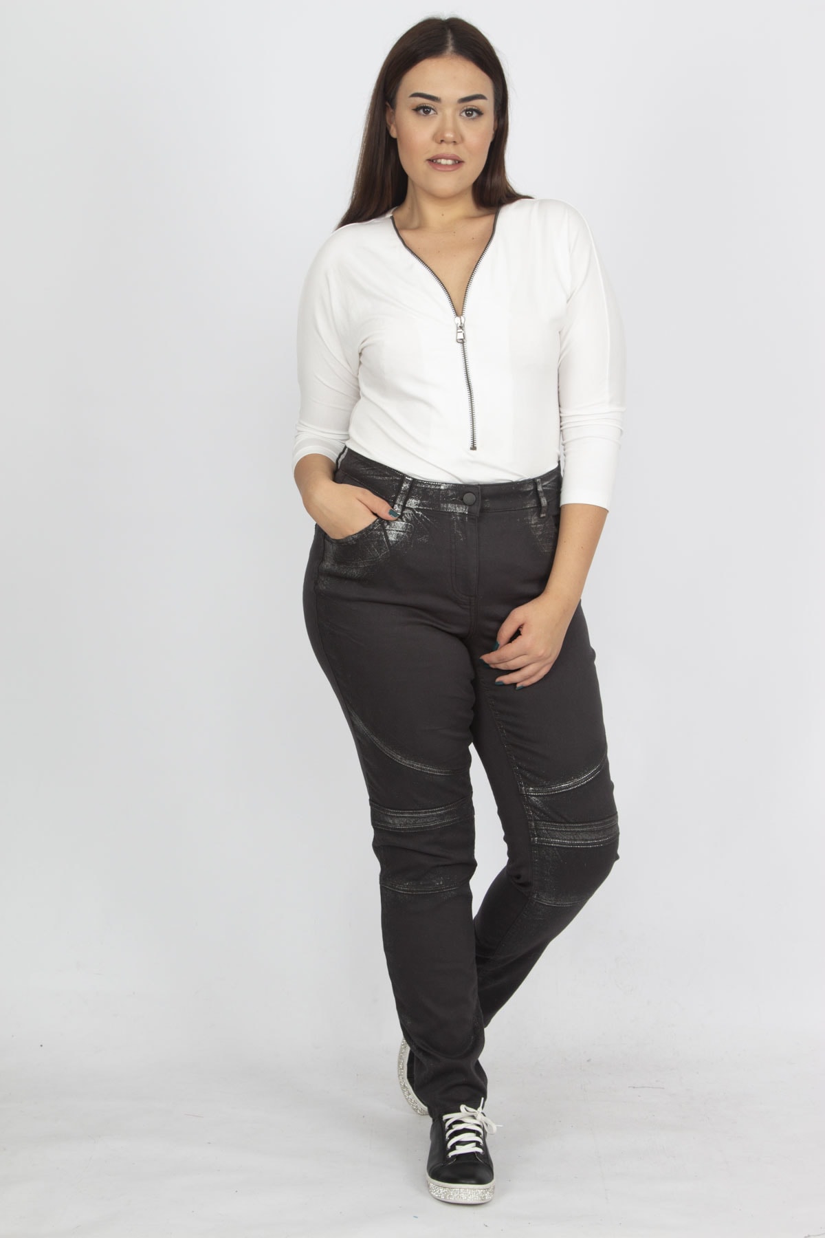 Levně Şans Women's Plus Size Black Stitching Detail Lacquer Printed 5-Pocket Trousers