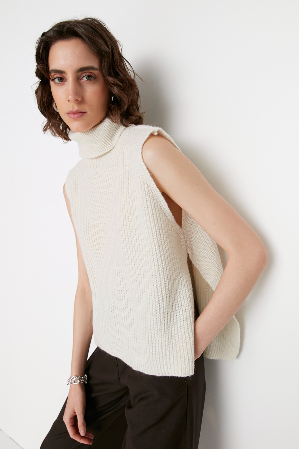 Trendyol Sweater Vest - Ecru - Regular fit