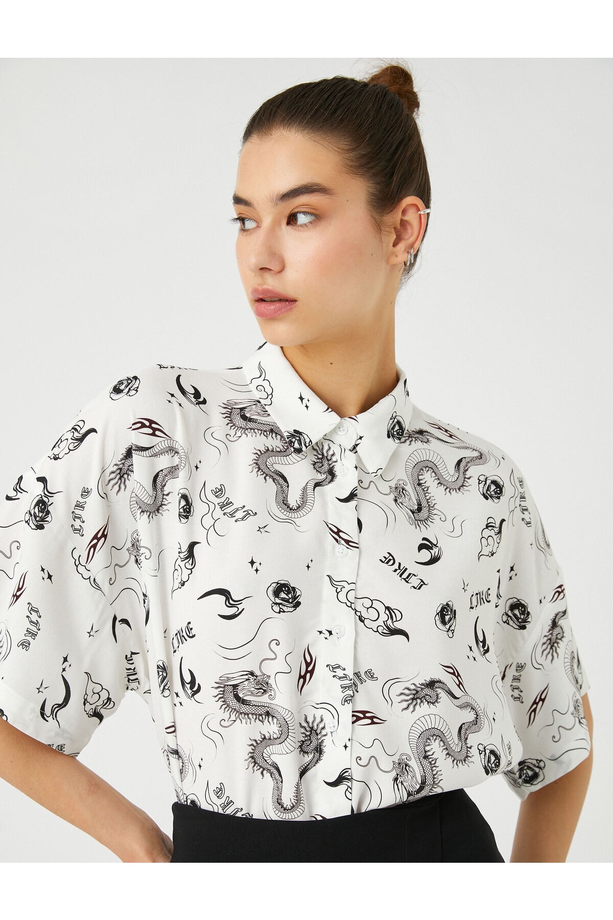 Levně Koton Short Sleeve Shirt with Crop Viscose Print, Classic Collar Relaxed Fit.