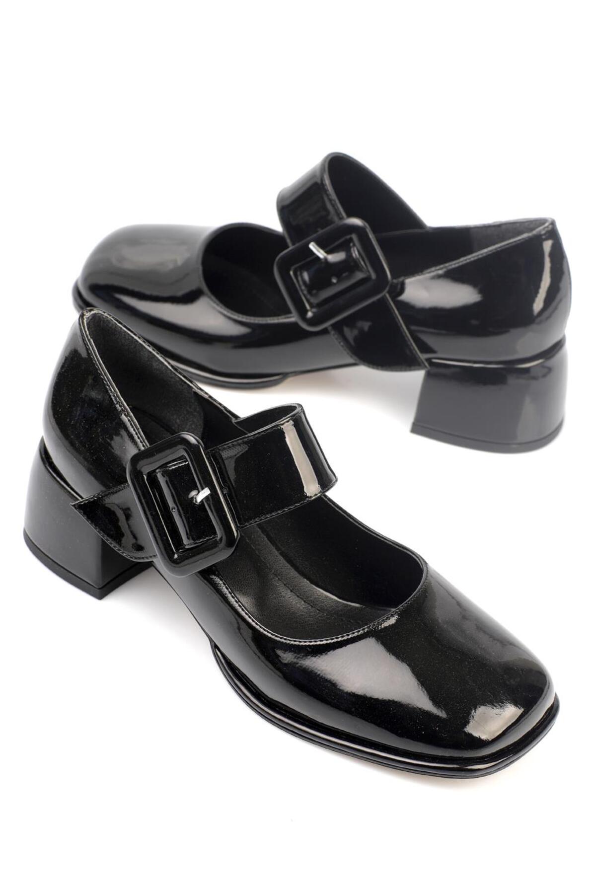 Levně Capone Outfitters Blunt Toe Buckle Mary Jane Shoes