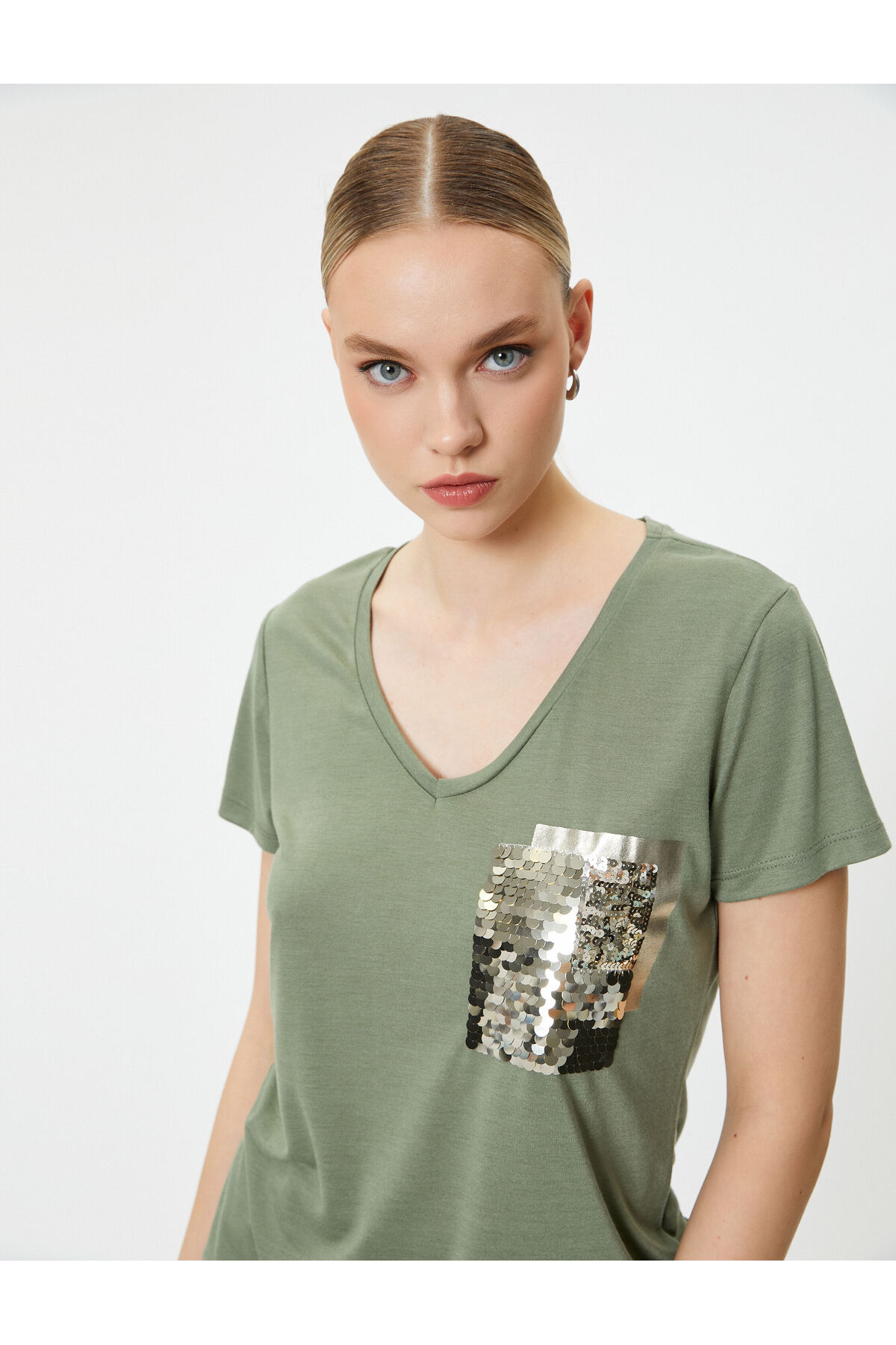 Levně Koton V-Neck T-Shirt Sequined Short Sleeve