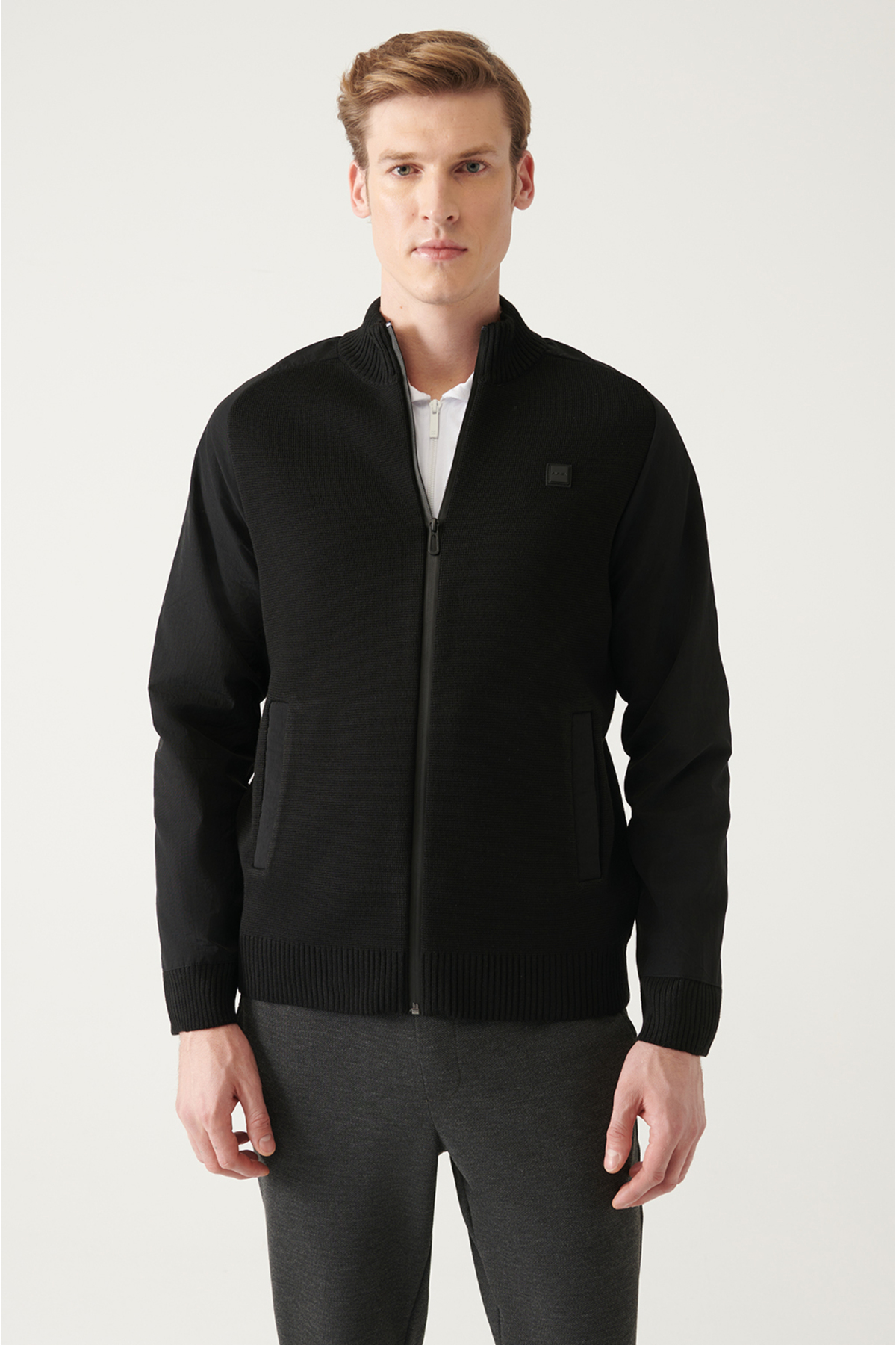 Levně Avva Men's Black Wool Blended Sleeve Parachute Fabric Detailed Zippered Regular Fit Cardigan Coat