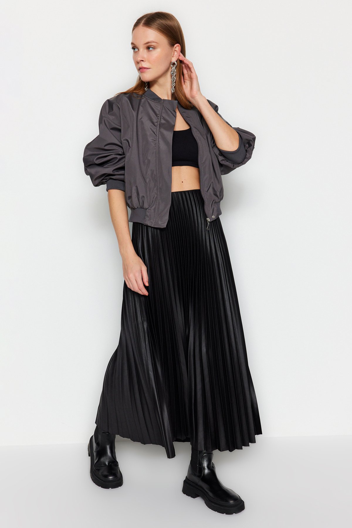 Levně Trendyol Black Pleated Maxi Stretchy Knitted Skirt