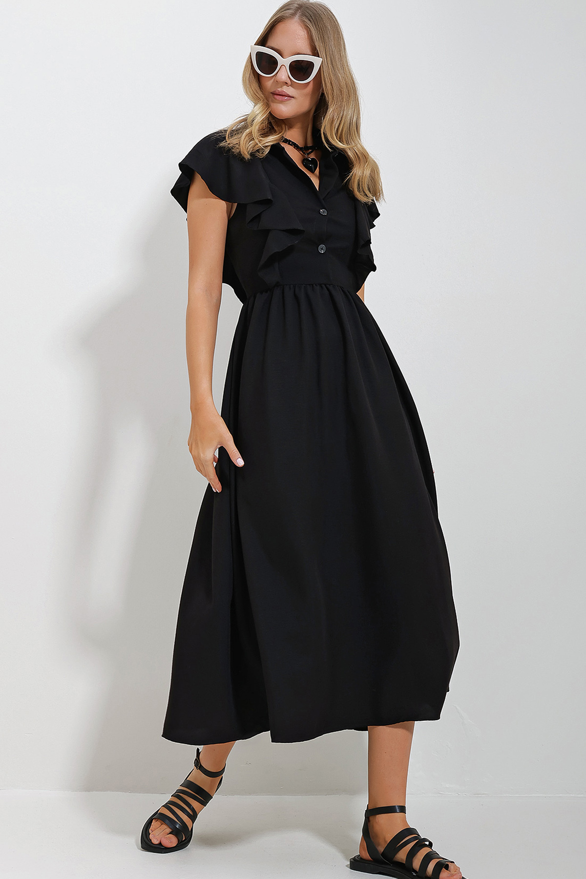 Levně Trend Alaçatı Stili Women's Black Shirt Collar Half Pop Ruffle Detail Hidden Zipper Midi Length Dress