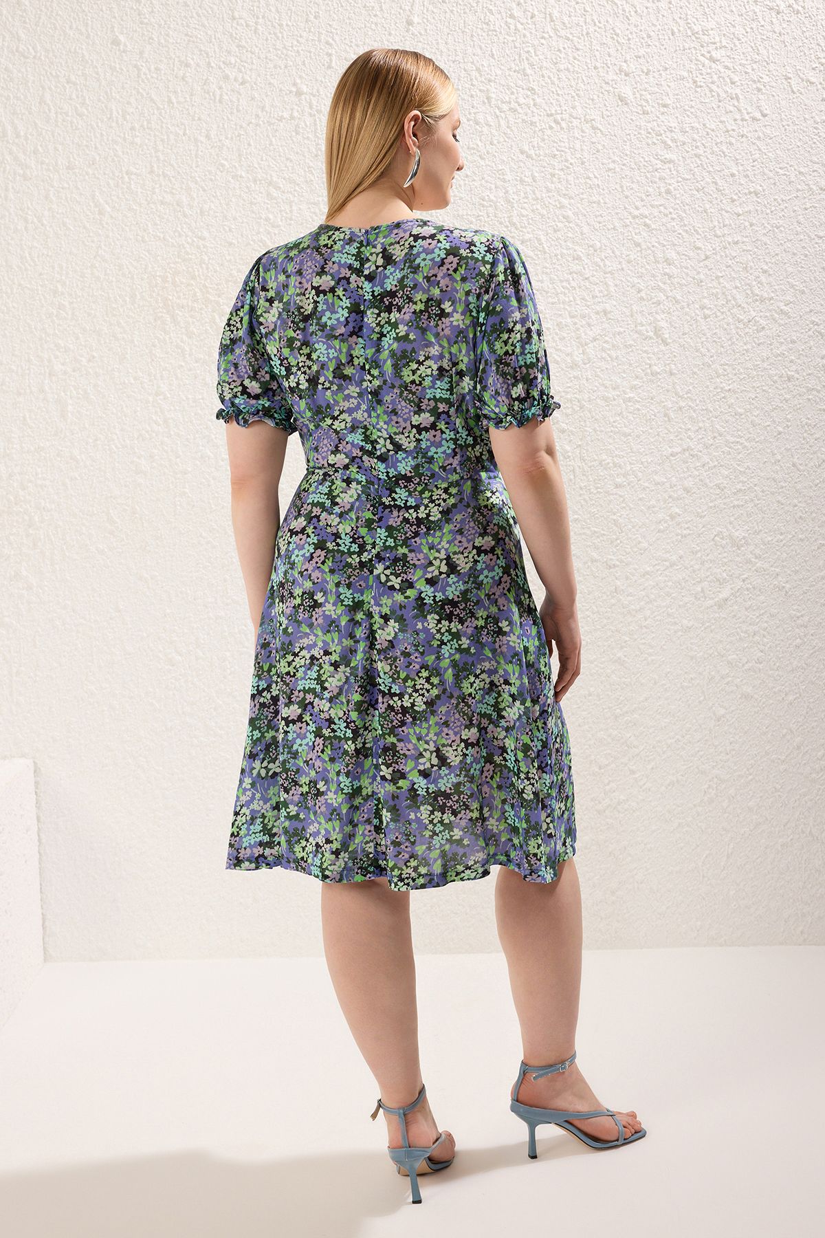 Trendyol Curve Blue A-Cut/Bell Floral Woven Dress