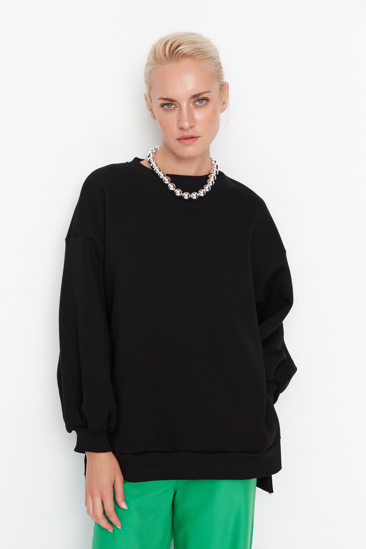 Levně Trendyol Black Oversize/Wide fit with slits. Thick Fleece Inside Knitted Sweatshirt