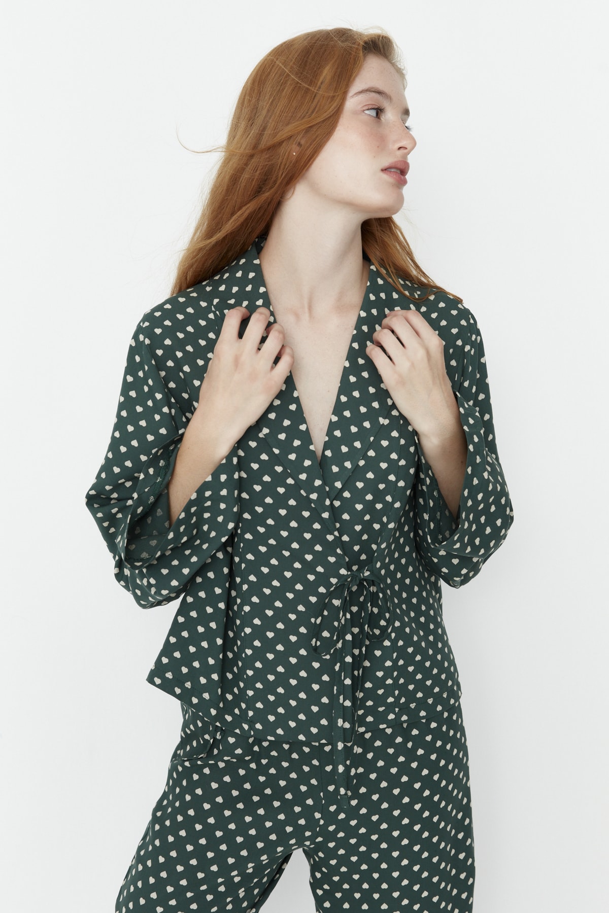Levně Trendyol Green Heart Patterned Tie Detailed Shirt-Pants Woven Pajama Set