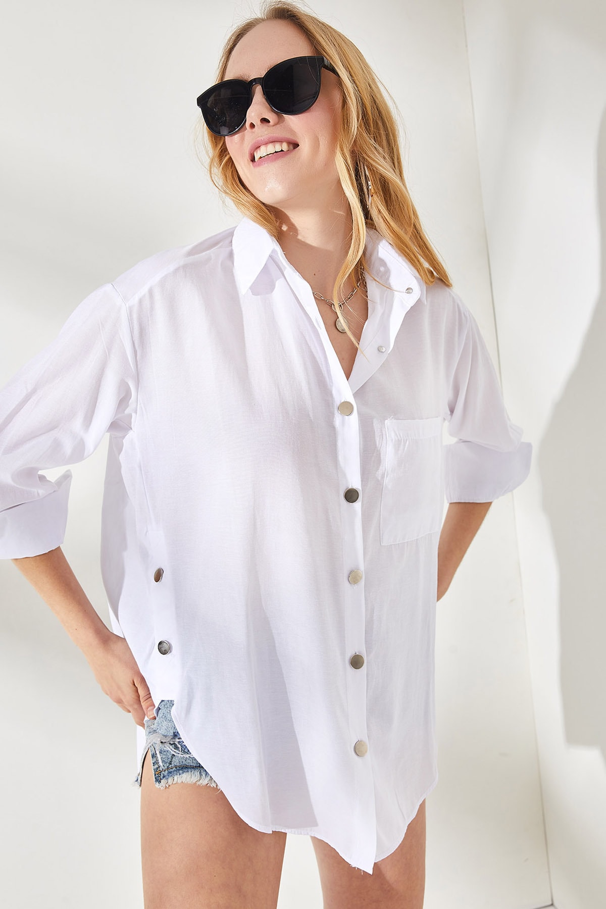 Levně Olalook Women's White Button Detailed Oversize Woven Shirt