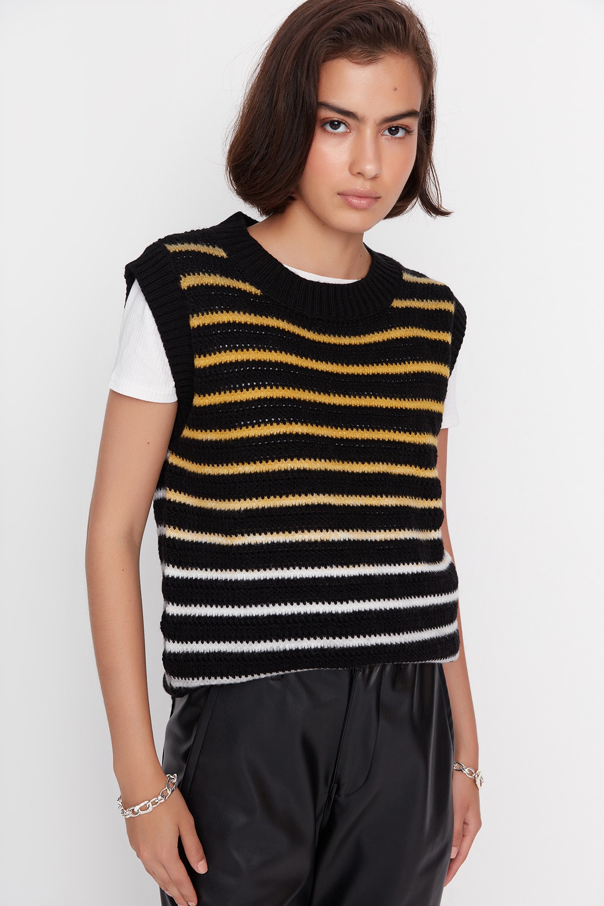 Trendyol Sweater Vest - Black - Regular fit