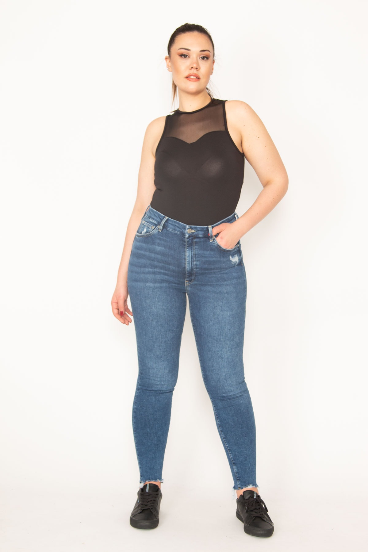 Levně Şans Women's Plus Size Blue Ripped Detailed 5 Pocket Lycra Skinny Jean Pants