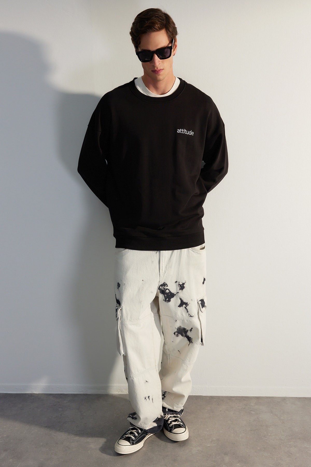 Levně Trendyol Black Premium Oversize/Wide Cut Text Embroidered Thick Cotton Sweatshirt