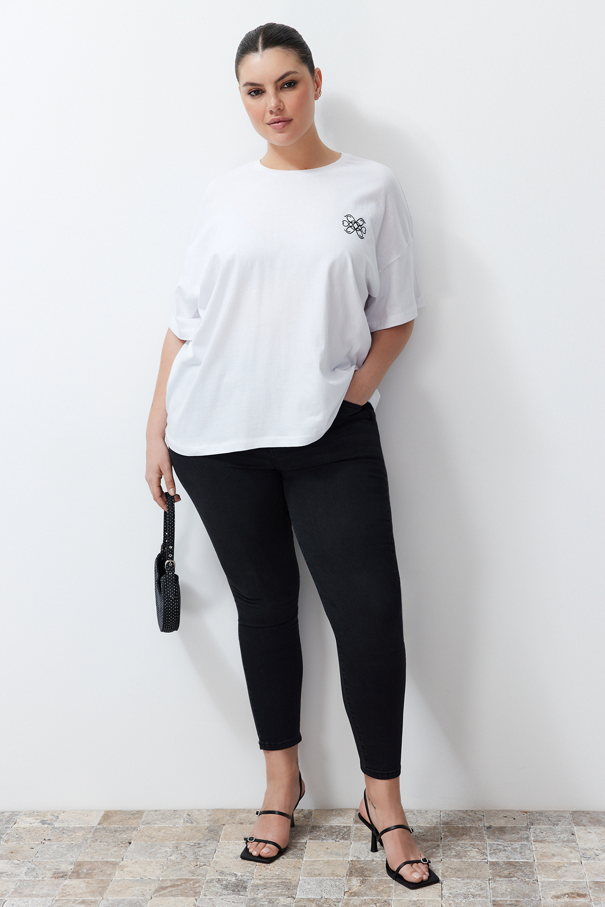 Levně Trendyol Curve White Print Detailed Oversize Knitted T-shirt