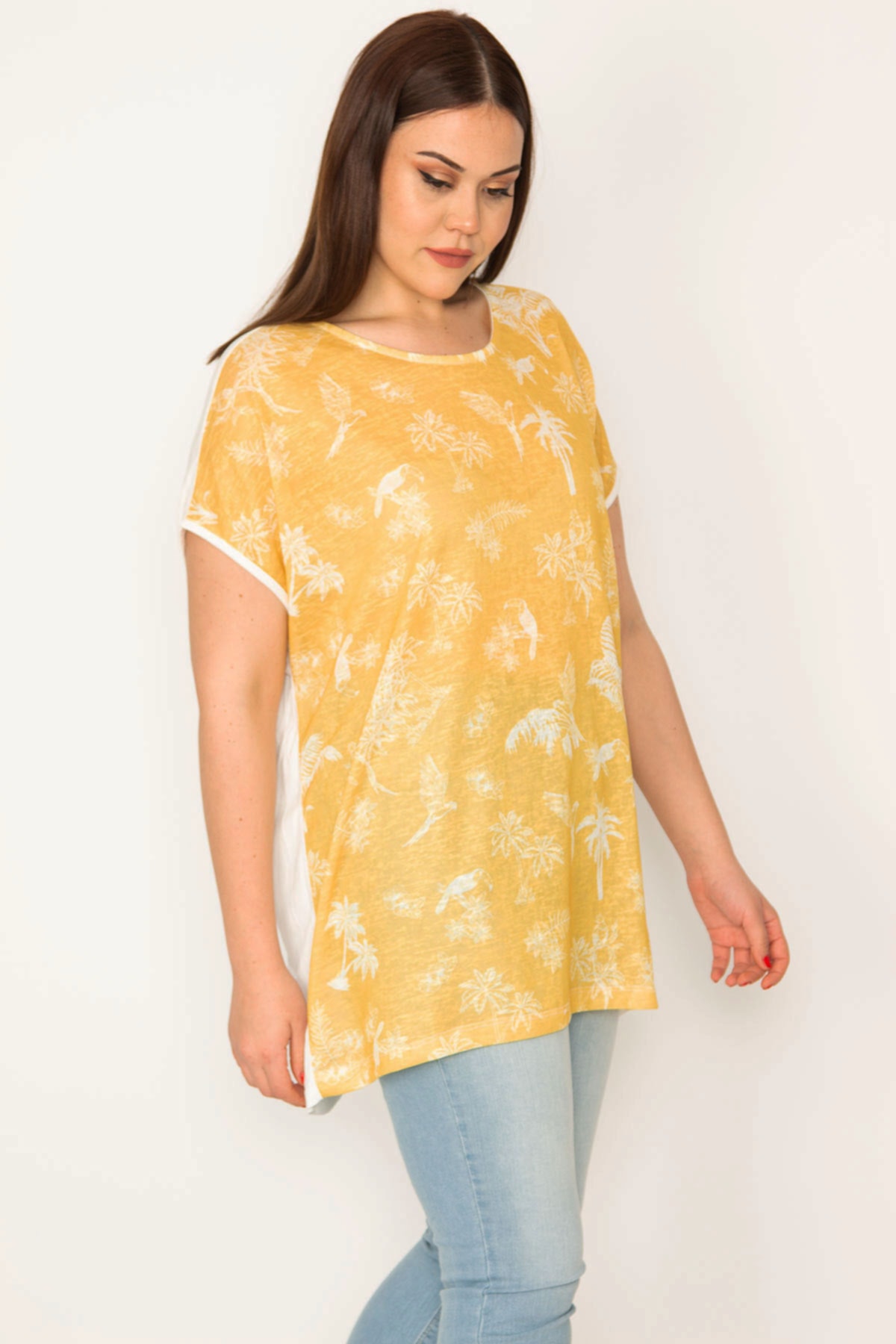 Levně Şans Women's Plus Size Yellow Low Sleeve Front Patterned Blouse