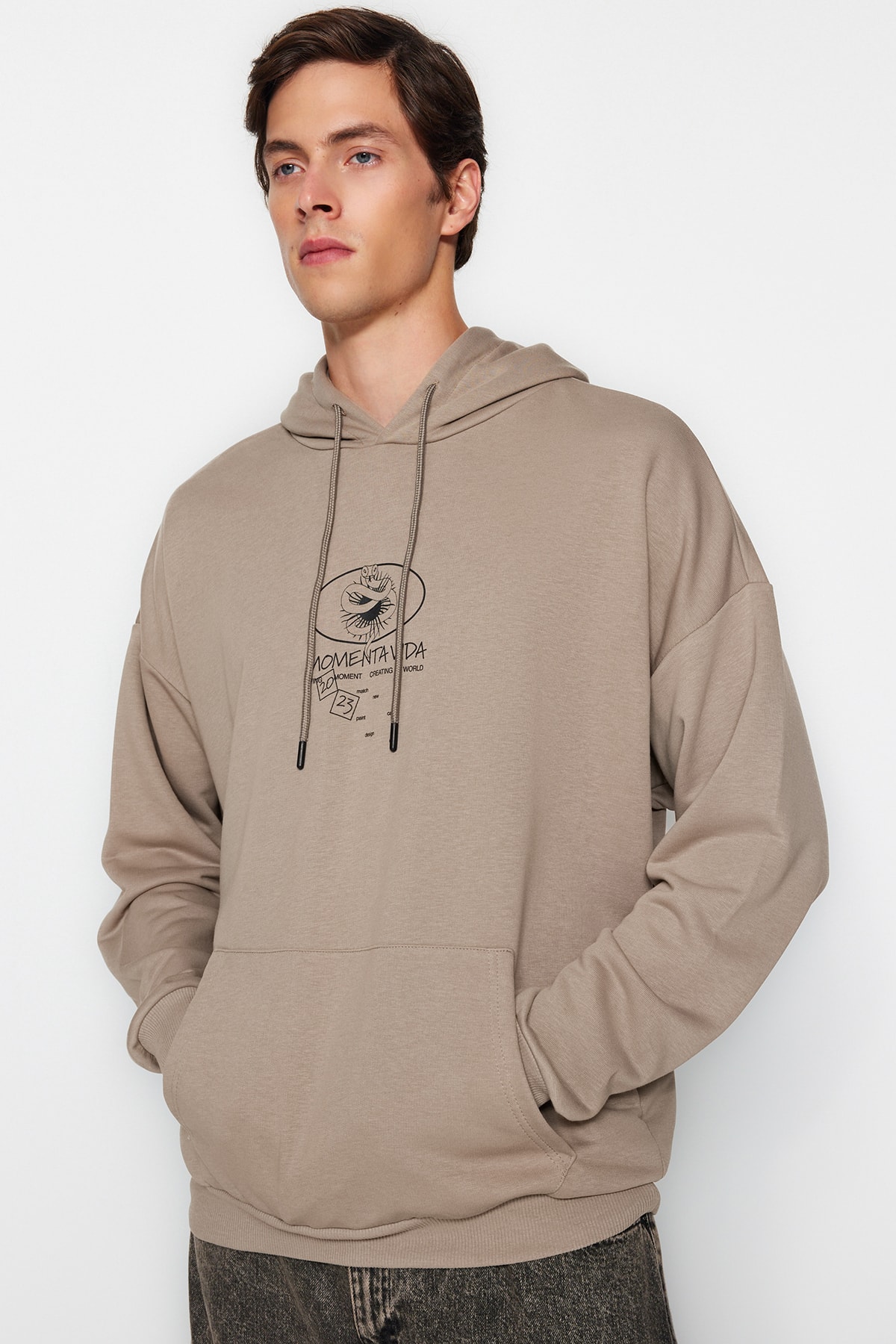 Levně Trendyol Mink Oversize/Wide-Fit Hooded Mystic Back Printed Cotton Sweatshirt