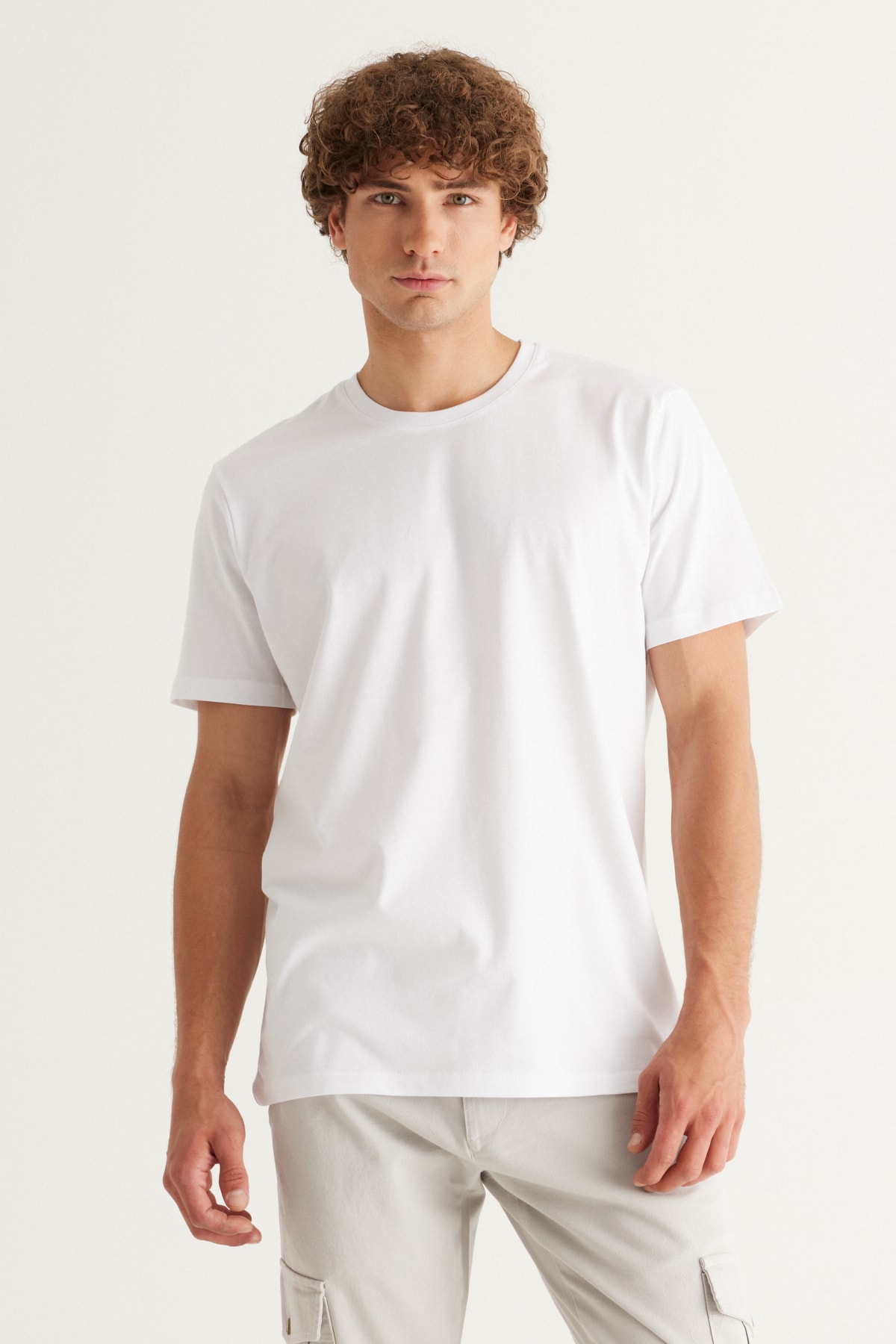ALTINYILDIZ CLASSICS Мъжка бяла 360-градусова гъвкавост, разтягаща се във всички посоки, тениска Slim Fit Slim Fit Crewneck.