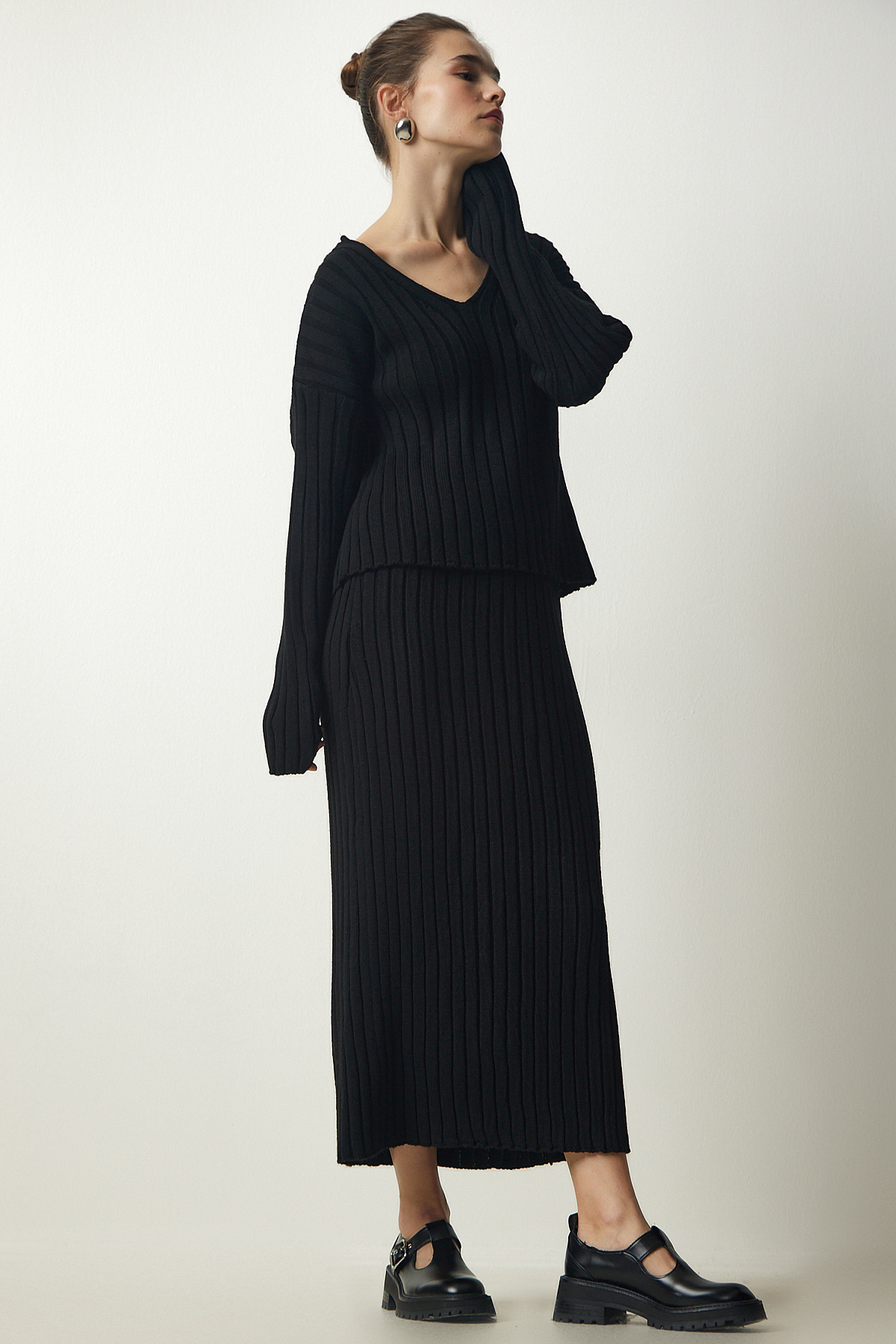 Levně Happiness İstanbul Women's Black Ribbed Sweater Skirt Knitwear Suit