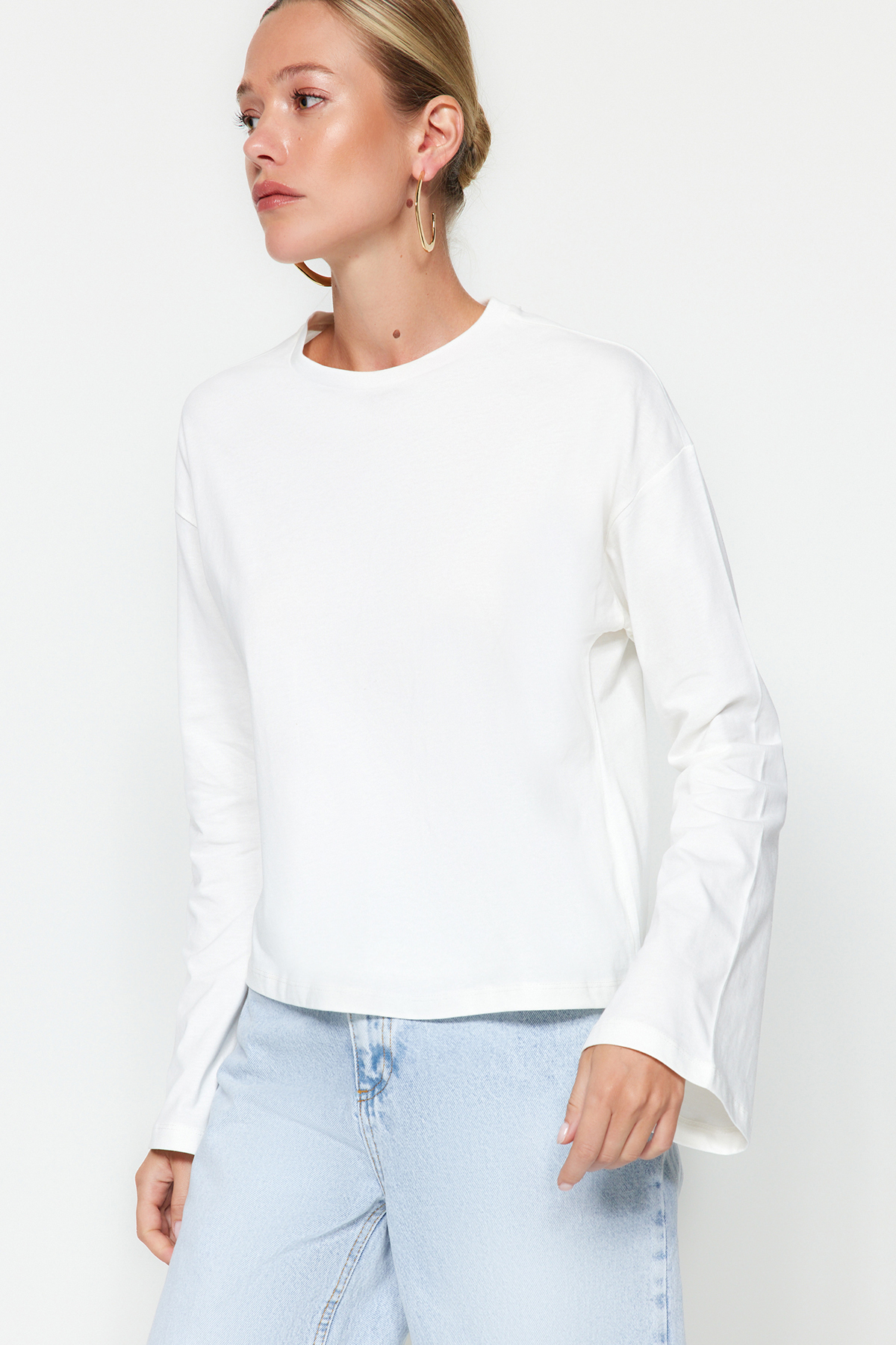 Levně Trendyol Ecru Premium Spanish Sleeve Crew Neck Regular/Regular Fit Knitted T-Shirt