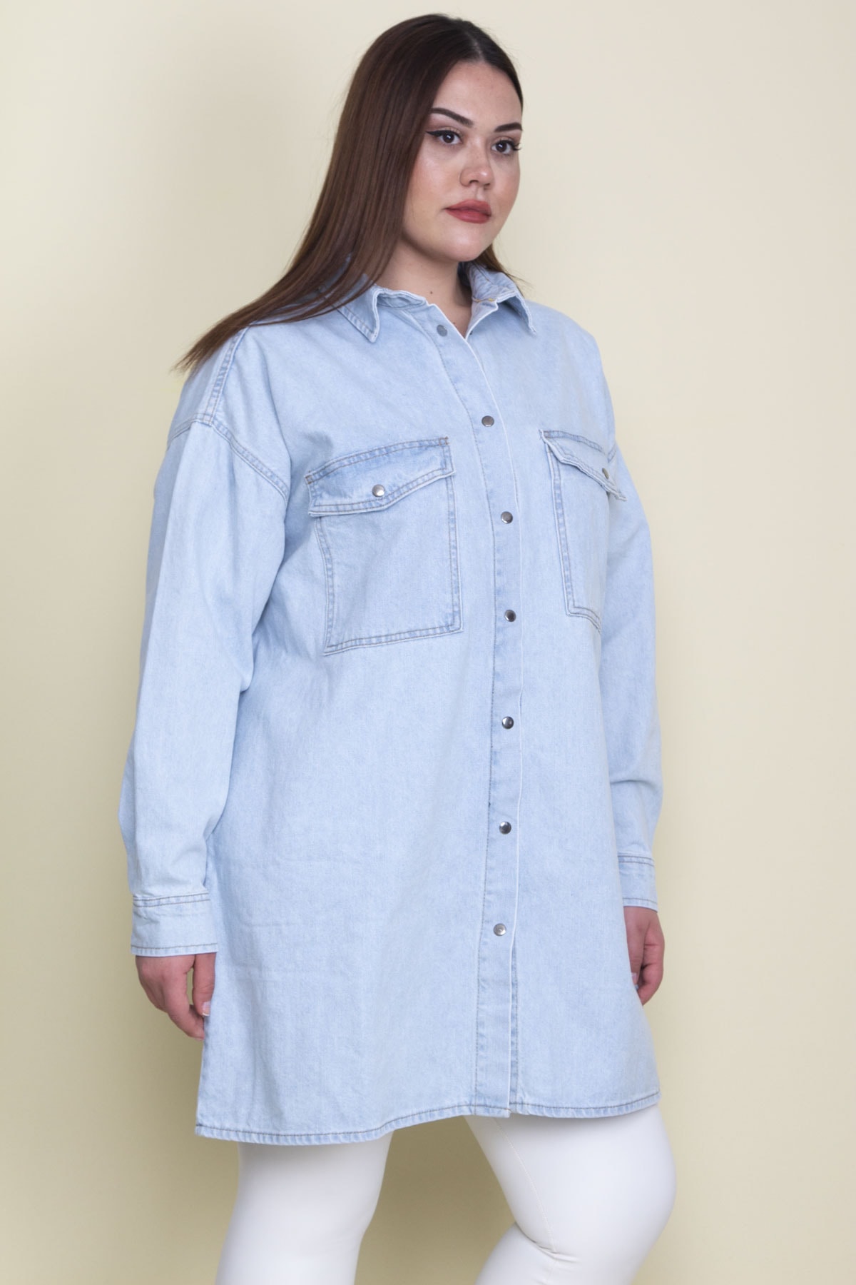 Levně Şans Women's Plus Size Blue Loose Fit Oversized Denim Tunic Jacket with Snap Buttons