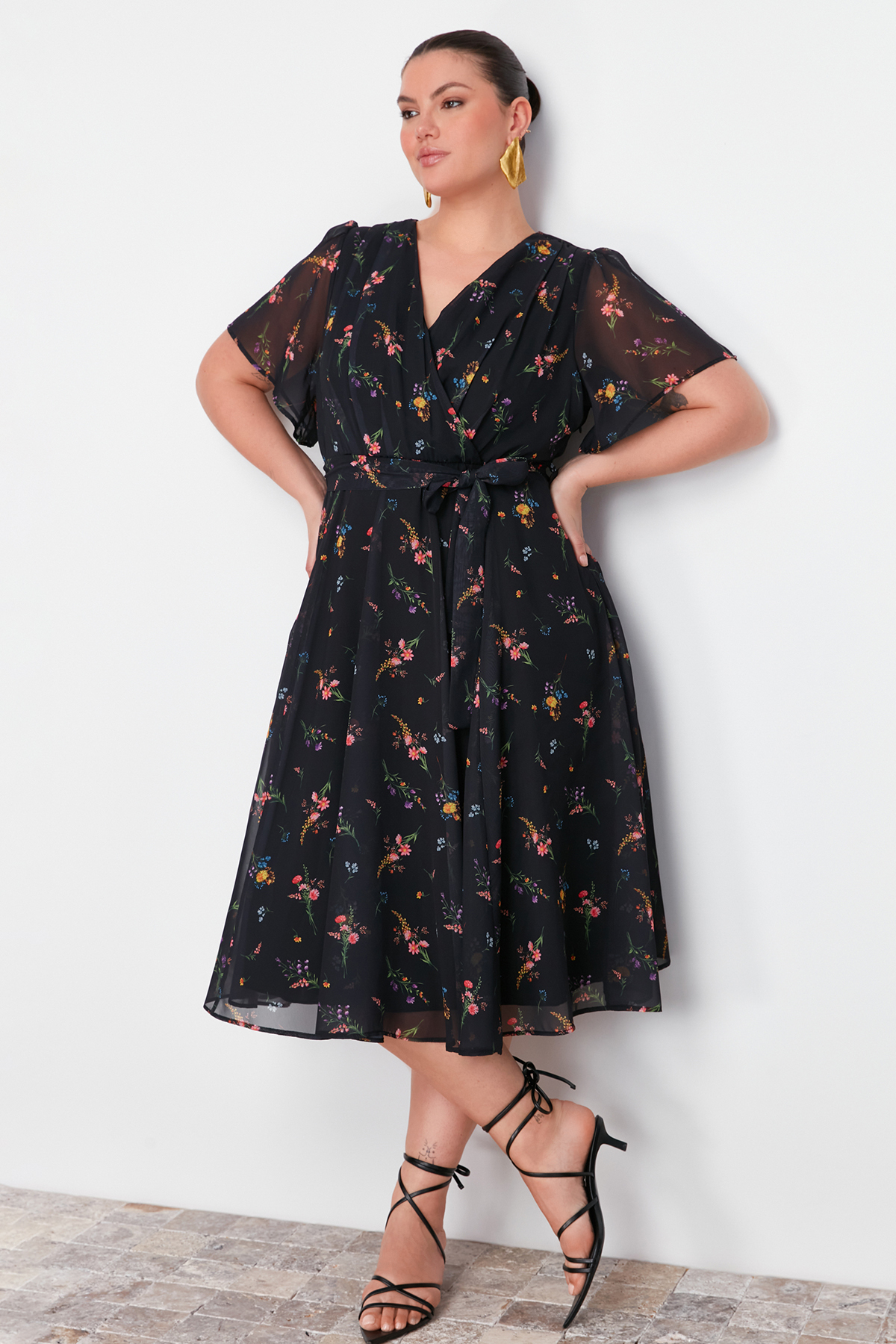 Trendyol Curve Multi Color Floral Pattern Chiffon Double Breasted Woven Dress