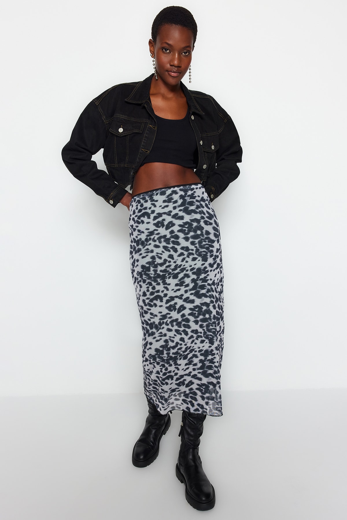Levně Trendyol Black Waist Detail Printed Flexible Tulle Maxi Knitted Skirt
