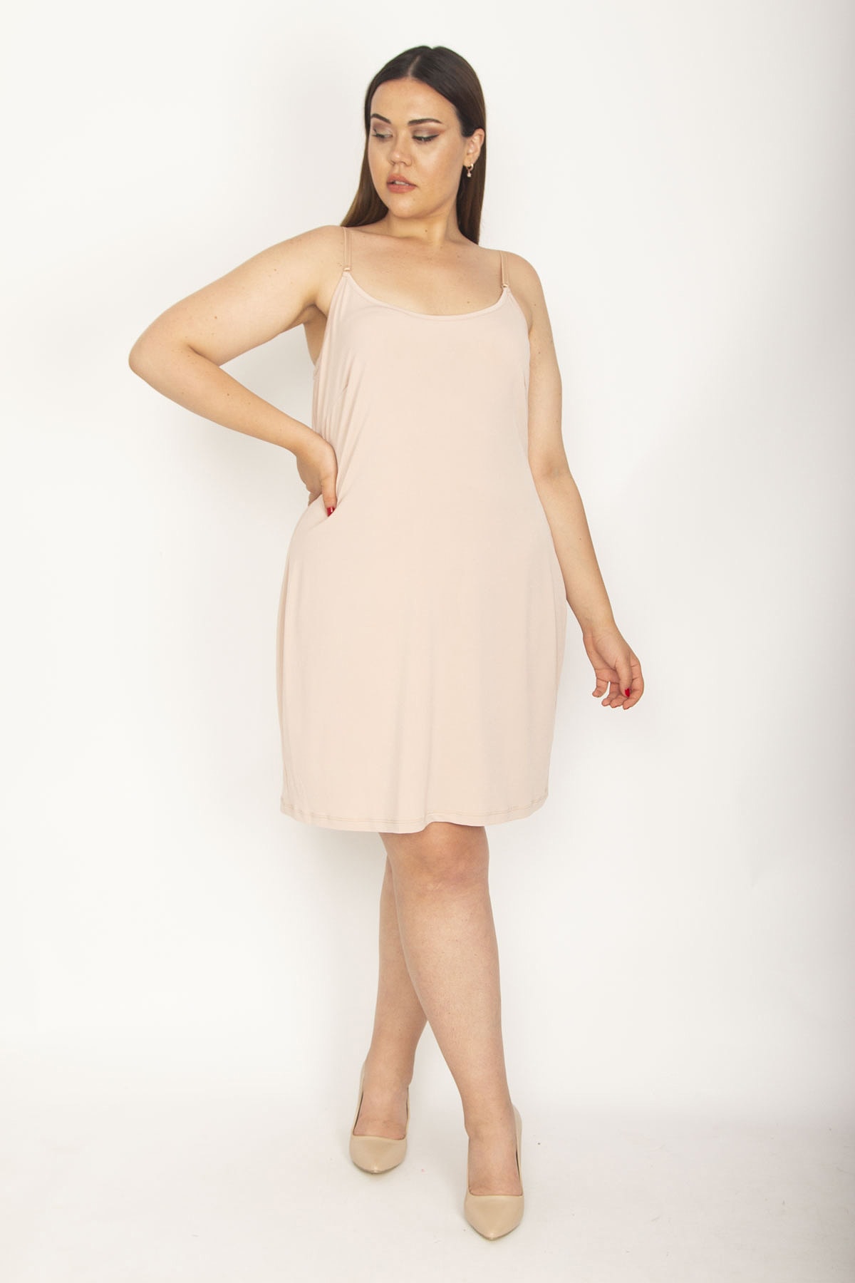 Levně Şans Women's Plus Size Beige Underskirt Dress with Adjustable Straps