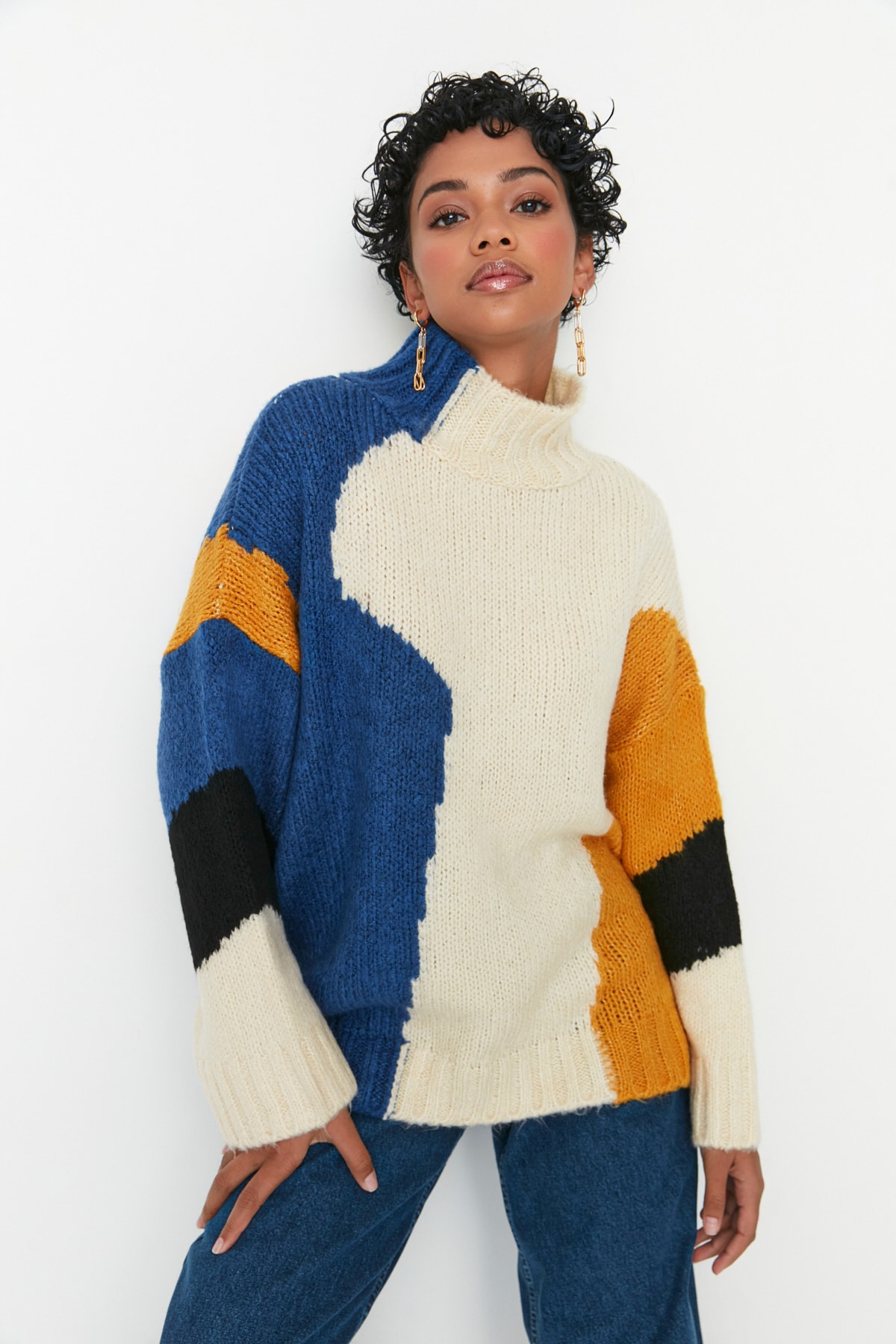 Levně Trendyol Vícebarevný pletený svetr s měkkými texturami barevných bloků
