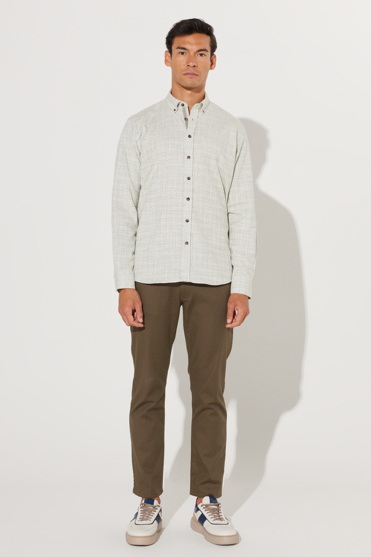Levně ALTINYILDIZ CLASSICS Men's Green Comfort Fit Comfy Cut Buttoned Collar Dobby 100% Cotton Flared Shirt.