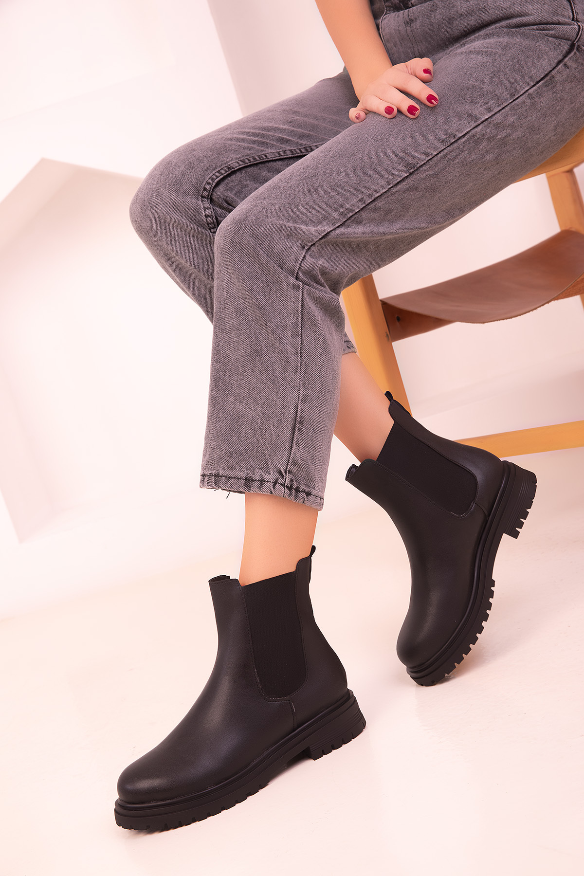 Levně Soho Black Women's Boots & Booties 18401