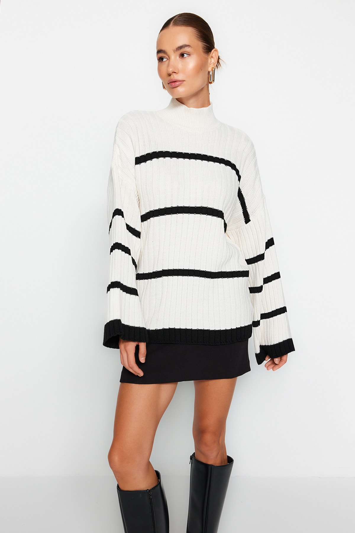 Trendyol Ecru Wide Fit Knitwear Sweater