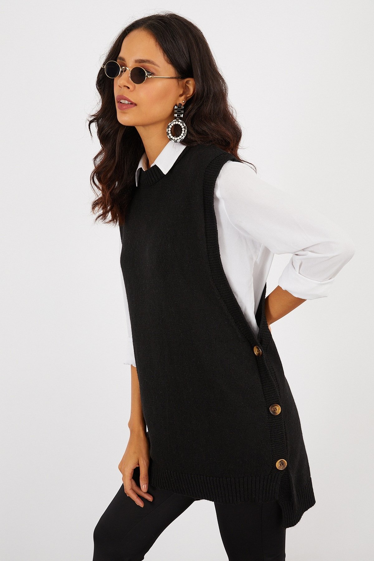 Levně Cool & Sexy Women's Black Buttoned Sides Sleeveless Knitwear Tunic YV75