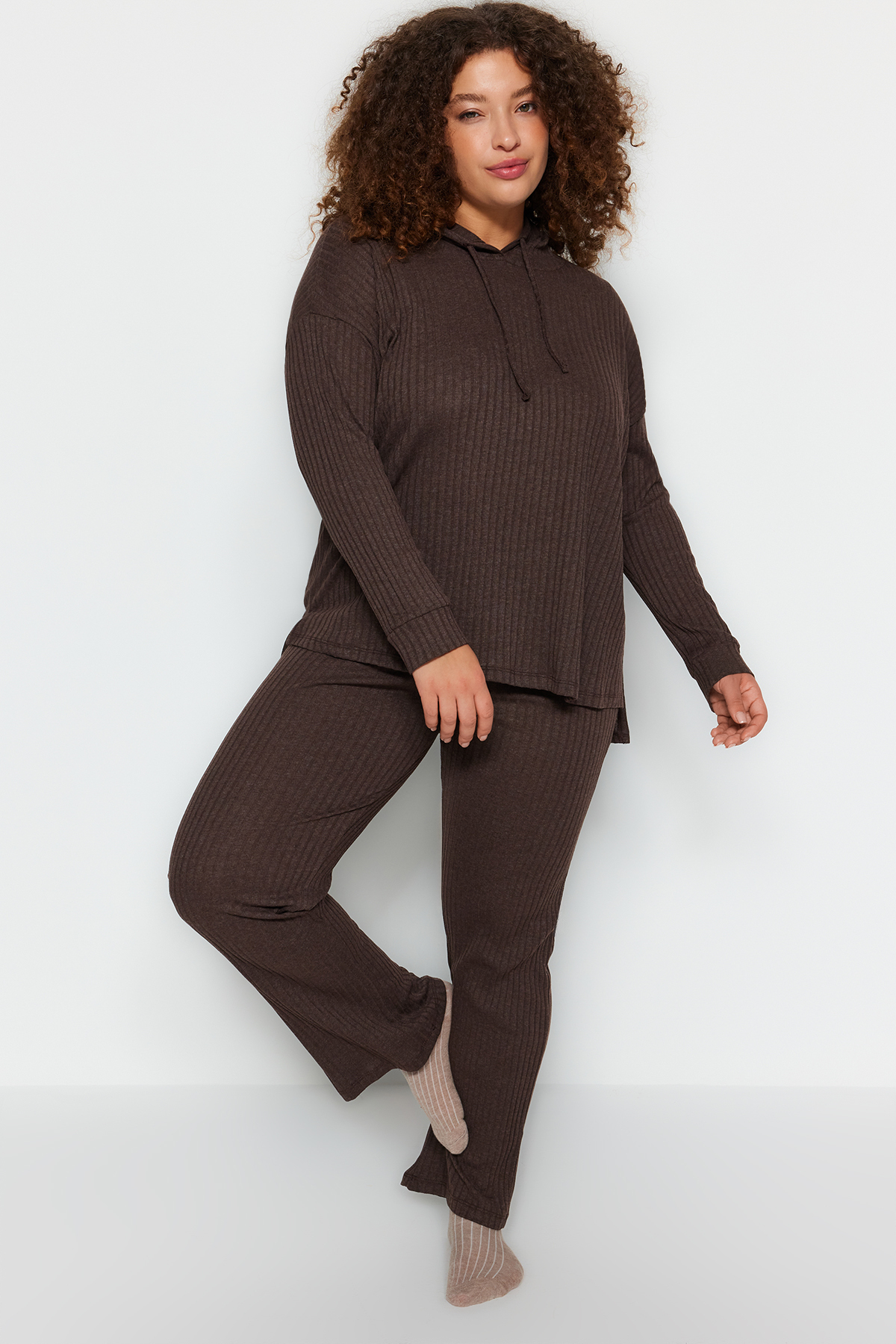 Levně Trendyol Curve Brown Hooded Relaxed Camisole Plus Size Bottom-Top Set