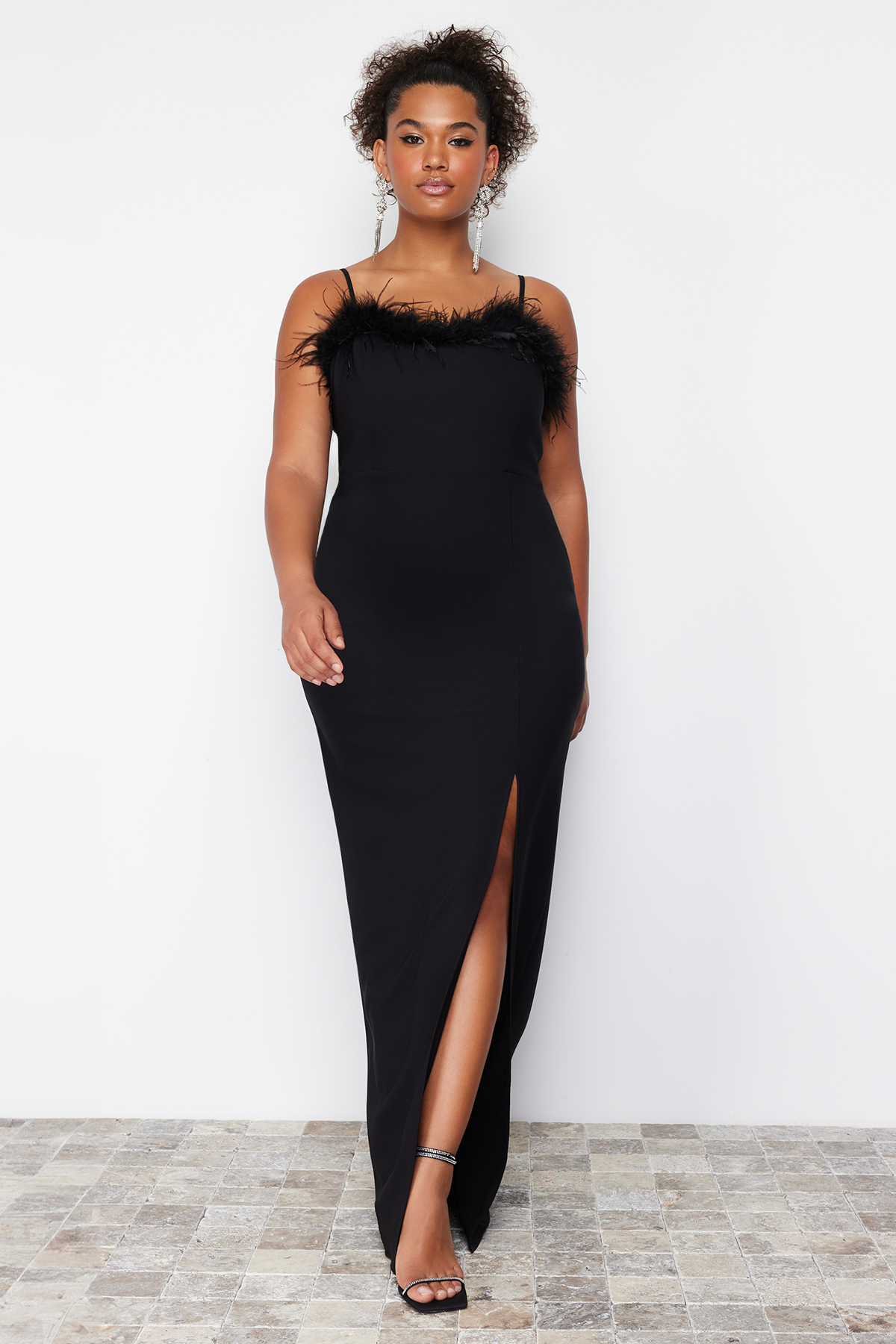 Levně Trendyol Curve Black Finike Woven Plus Size Dress