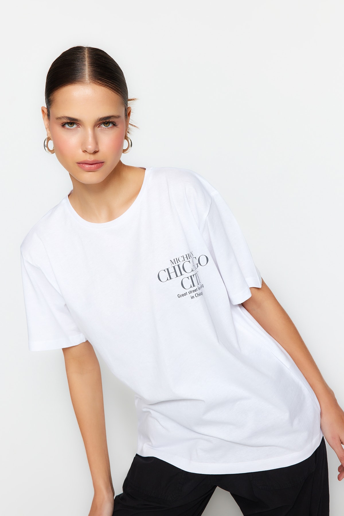 Levně Trendyol White 100% Cotton Front and Back City Printed Boyfriend Crew Neck Knitted T-Shirt