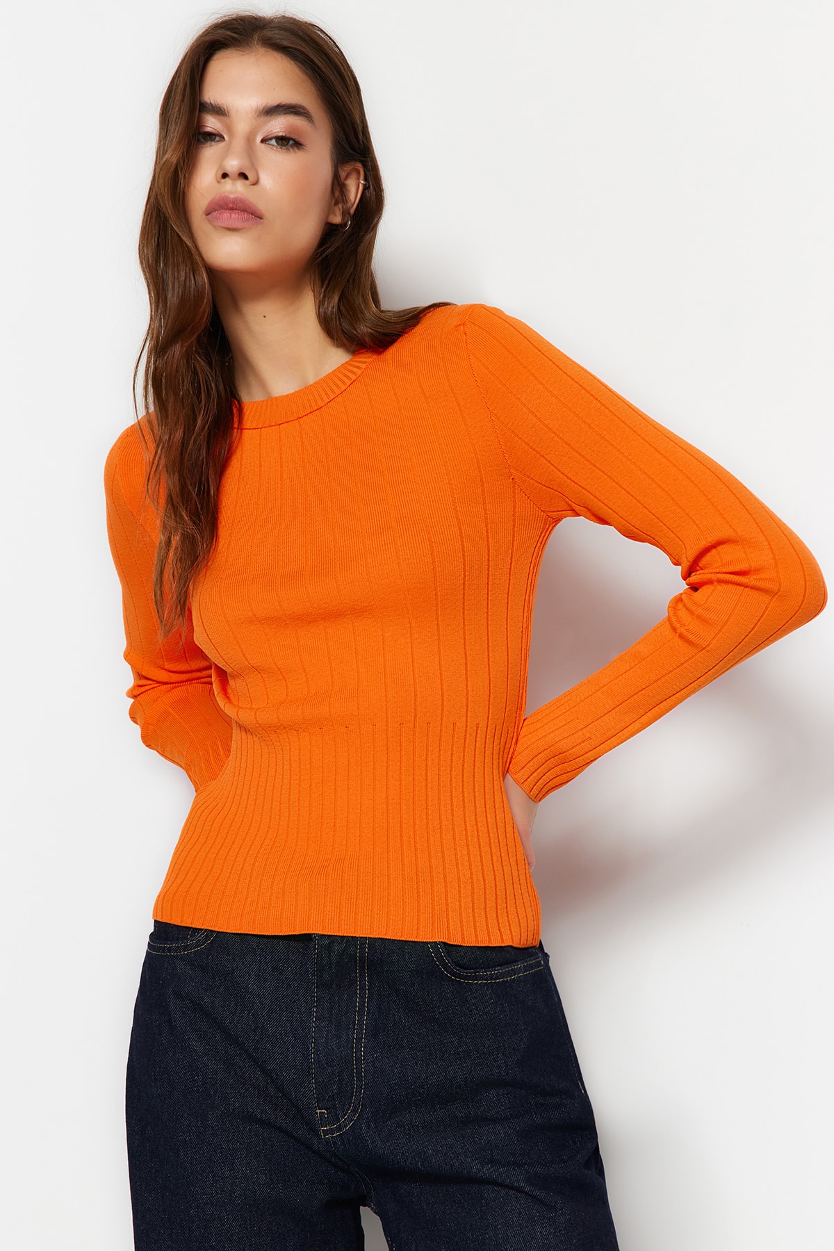 Levně Trendyol Orange Základní pletený svetr s kulatým výstřihem