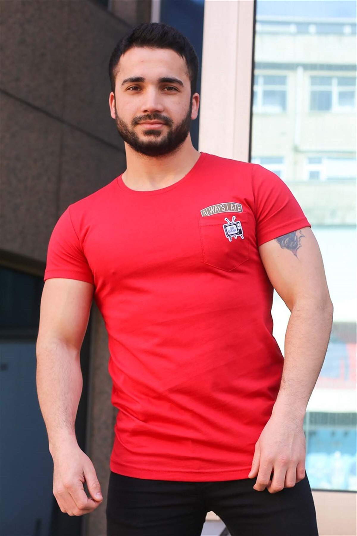 Levně Madmext Crest Detailed Red T-Shirt 3025