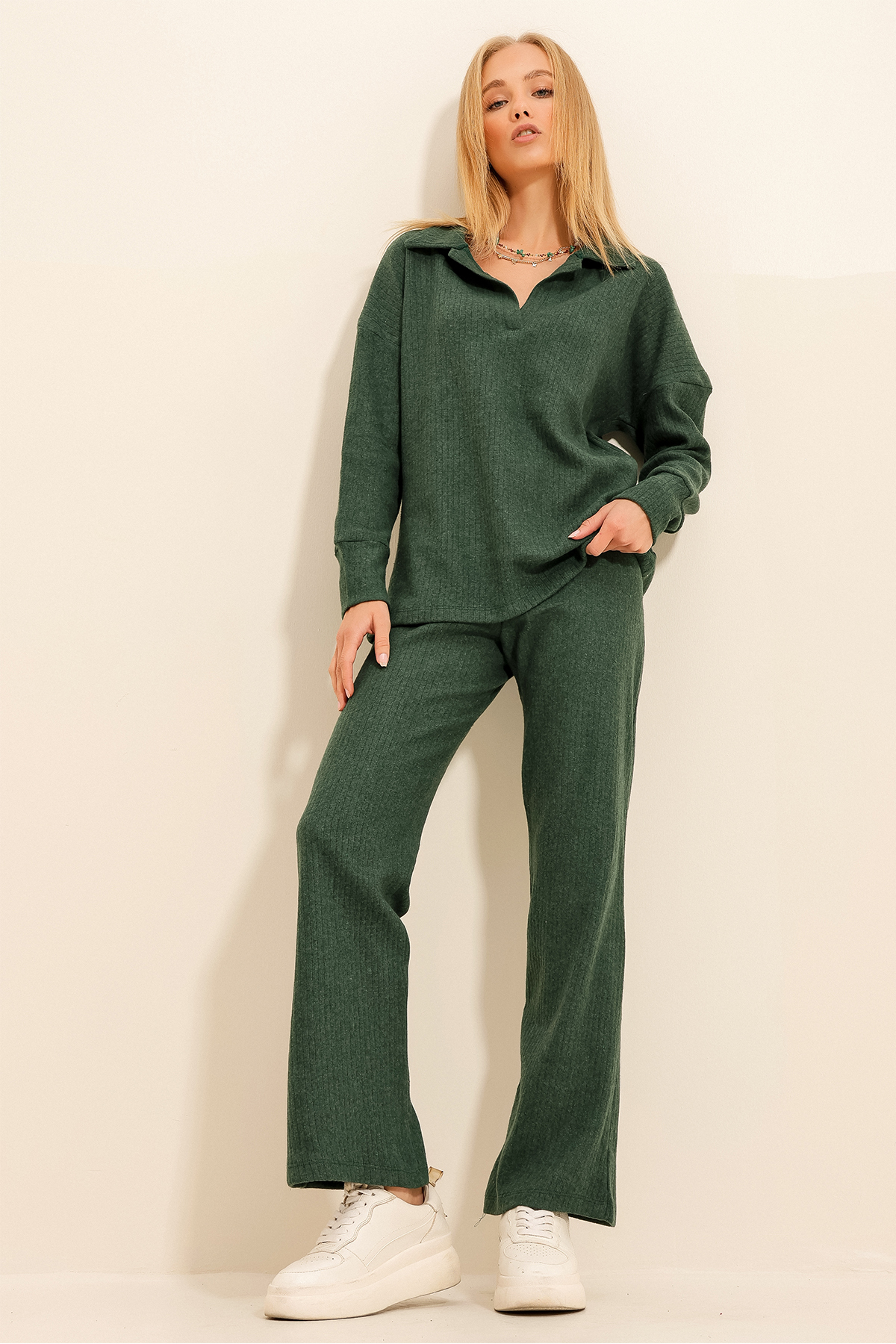 Trend Alaçatı Stili Women's Walnut Green Polo Neck Top And Palazzon Trousers Knitwear Bottom Top Set