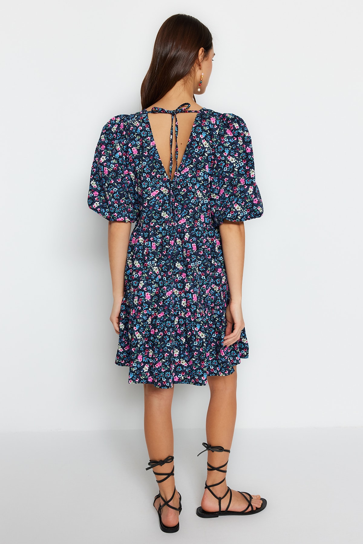 Trendyol Navy Blue Wide Cut Mini tkané šaty s kvetinovým vzorom