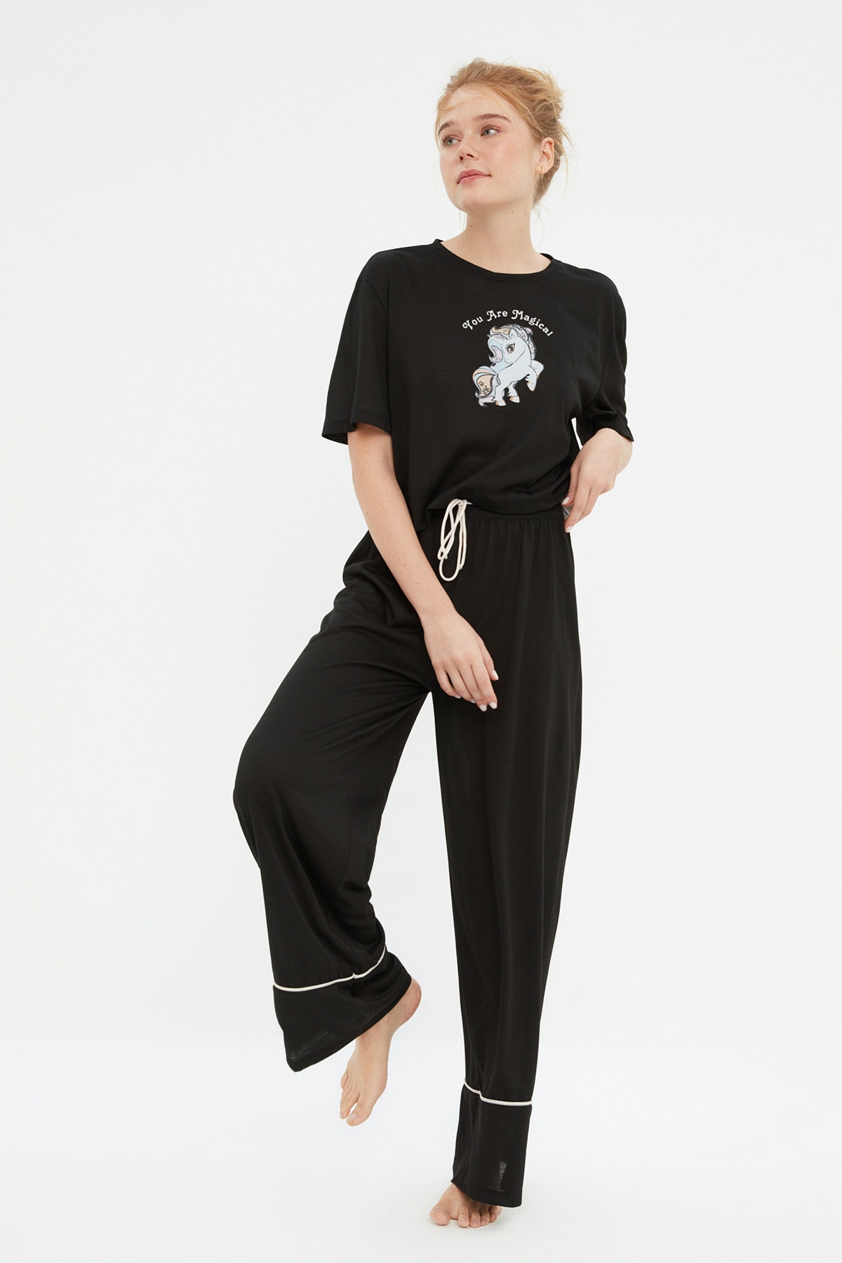 Levně Trendyol Black Cotton Printed T-shirt-Pants Knitted Pajamas Set