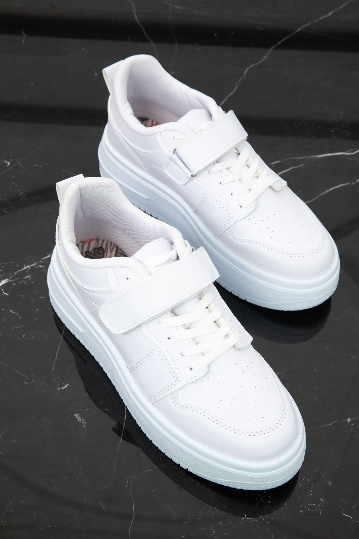 Soho White Women's Sneakers 19682