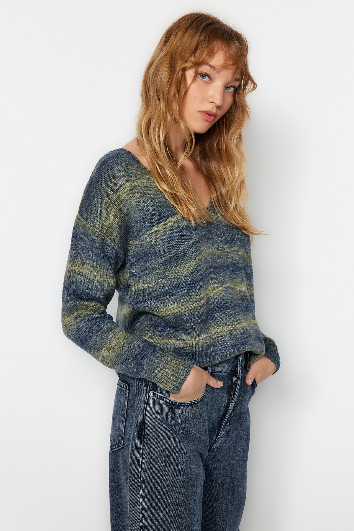 Trendyol Blue Soft Textured Gradient V-Neck Knitwear Sweater