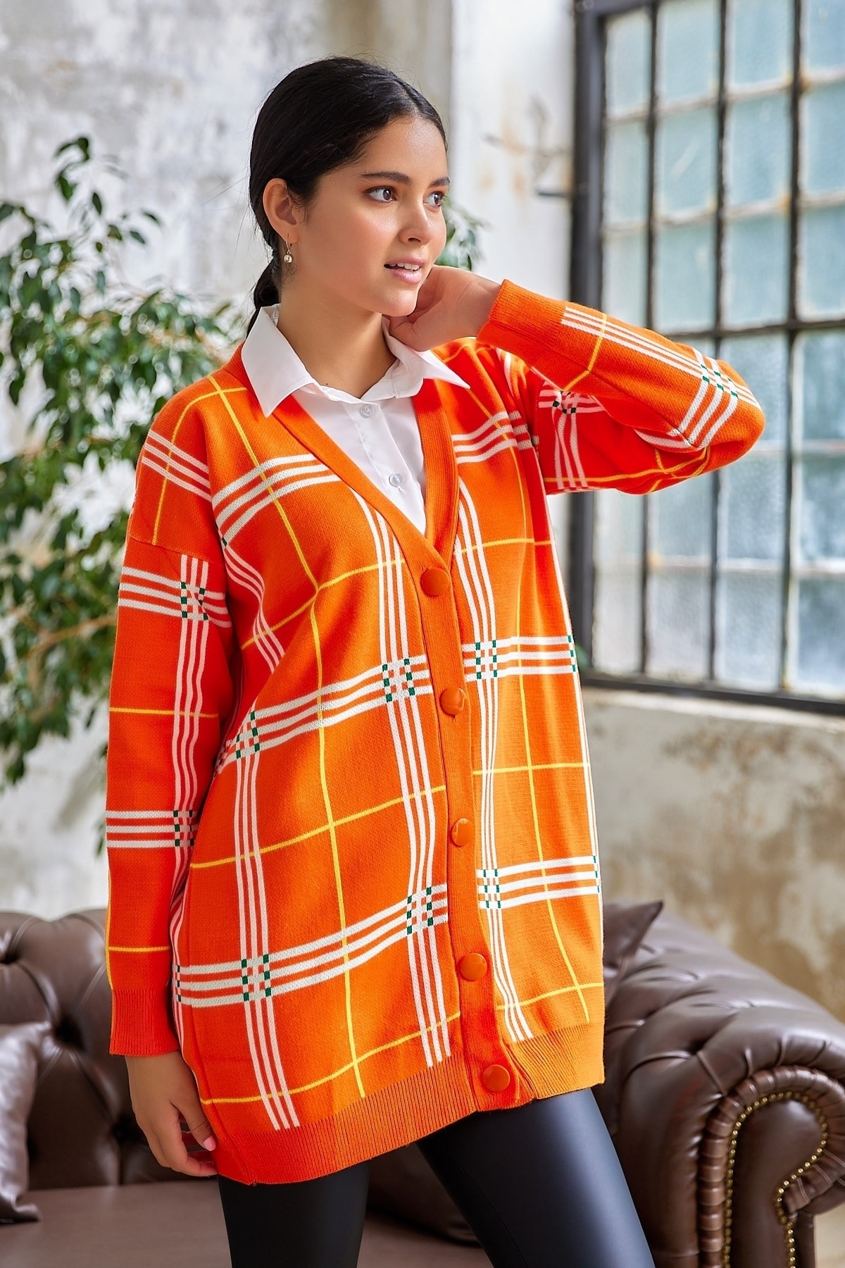Károvaný sveter InStyle Meri vzorovaný sveter vzorovaný kardigán - oranžový