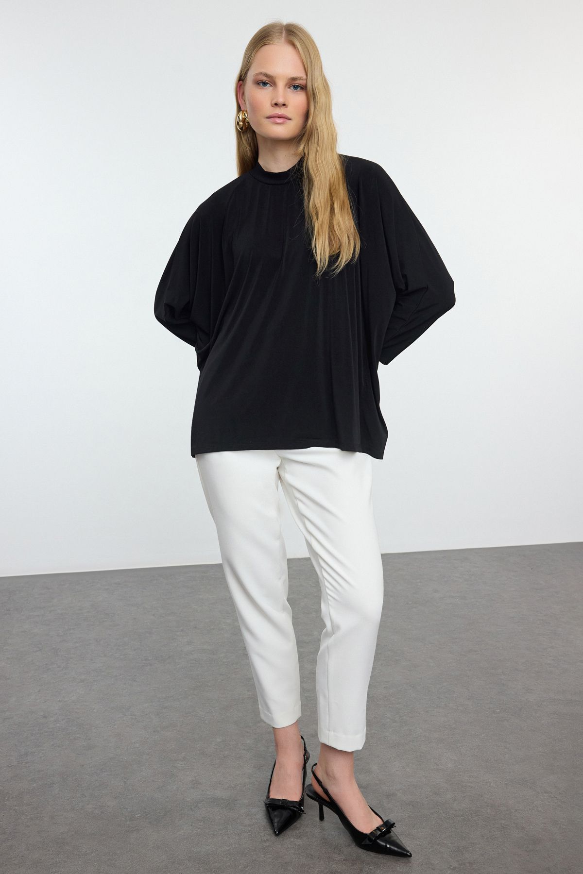 Trendyol Black Oversize/Wide Fit Crew Neck Stretchy Knitted Blouse