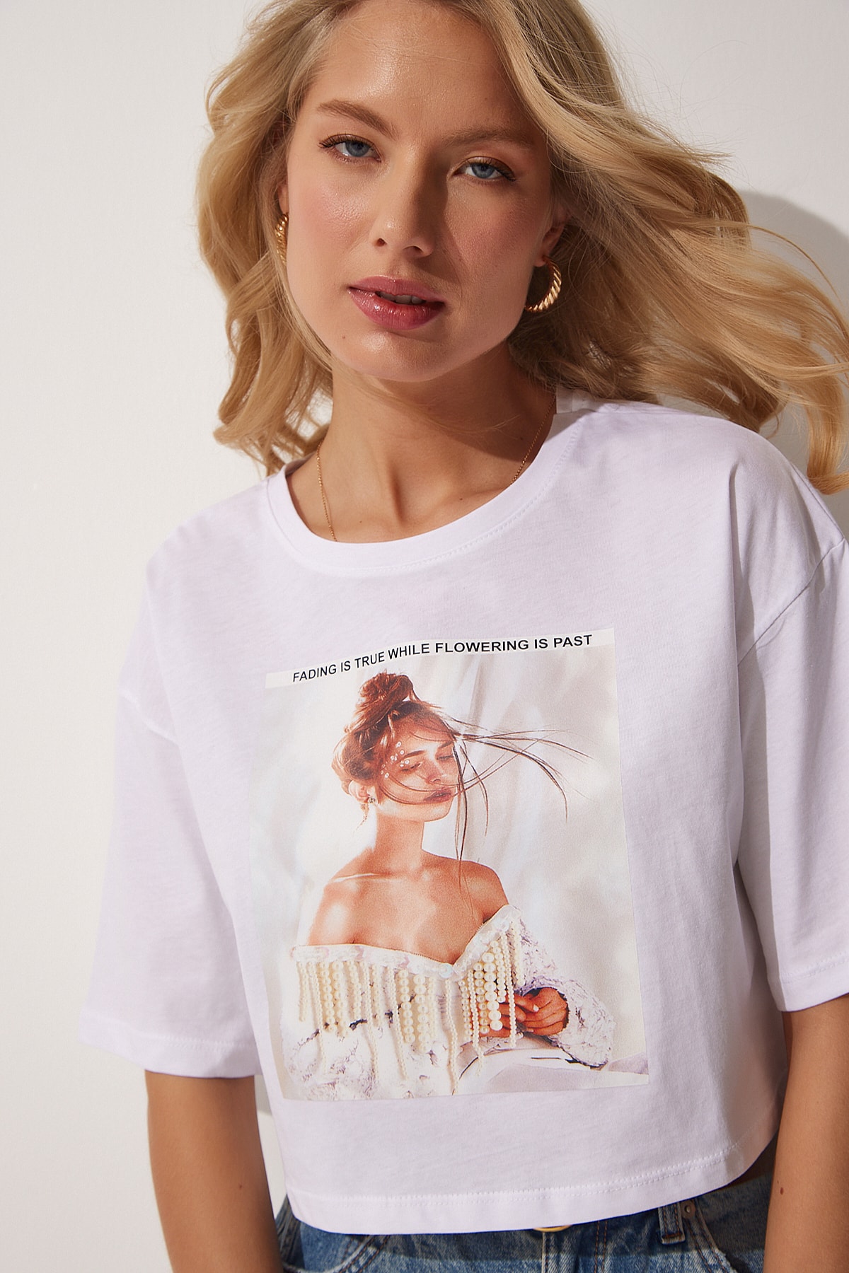 Happiness İstanbul Women's White Printed Oversize Crop T-Shirt
