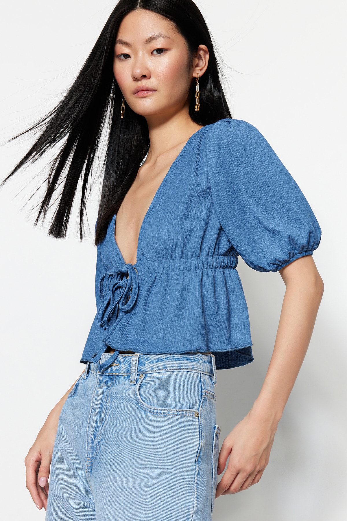 Trendyol Indigo Tie Detailed Balloon Sleeve Crop Knitted Blouse