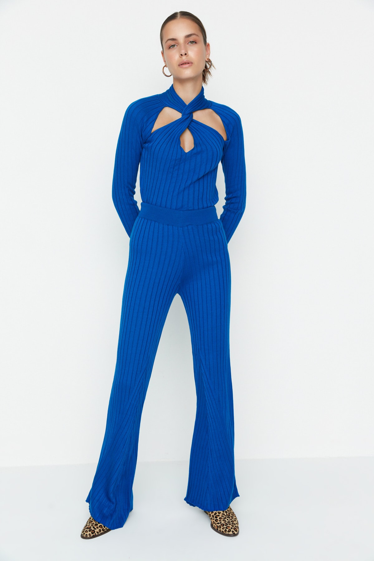 Trendyol Saks Cut Out Detailed Knitwear Top and Bottom Set