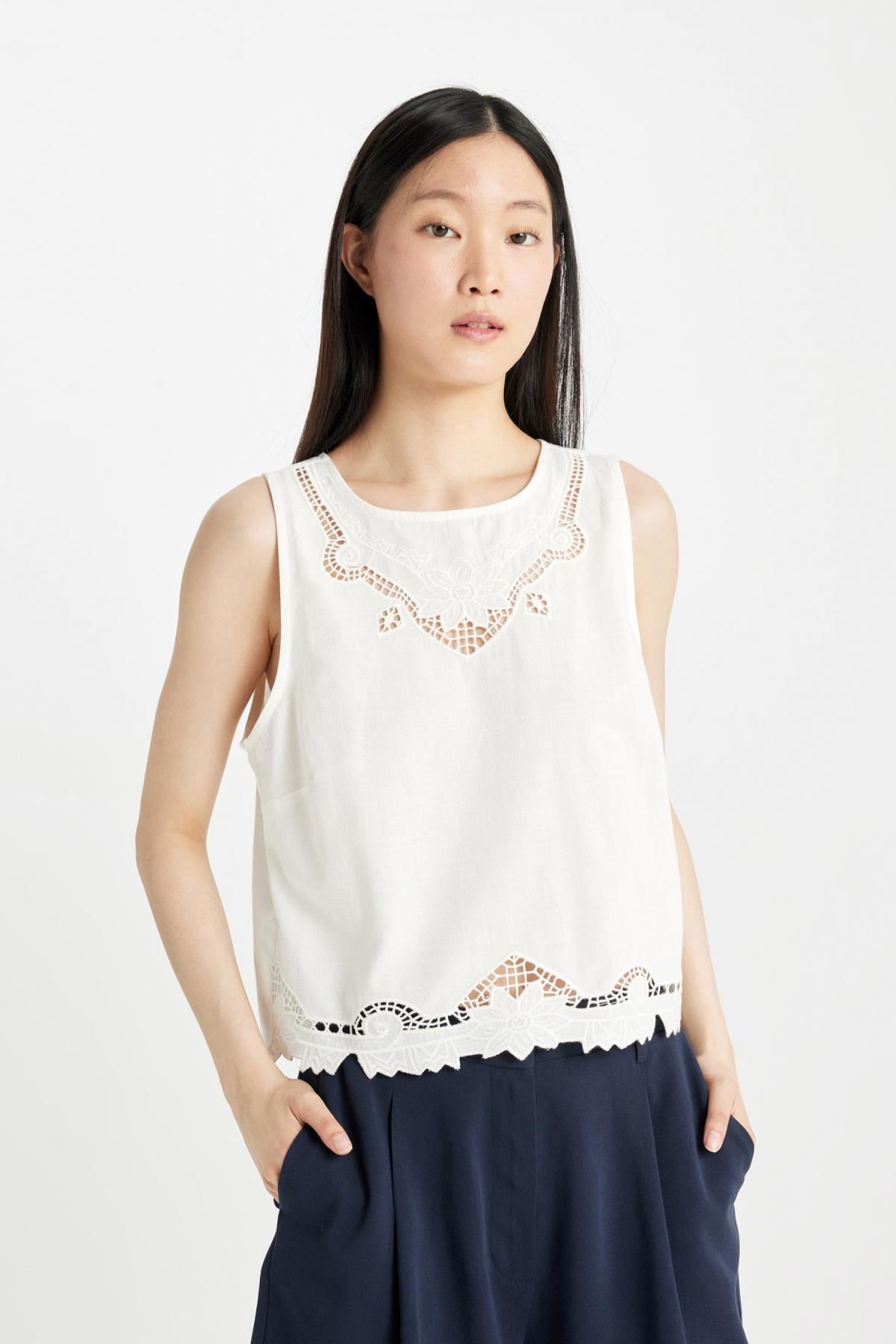 DEFACTO Regular Fit Round Neck Linen Blend Sleeveless Blouse