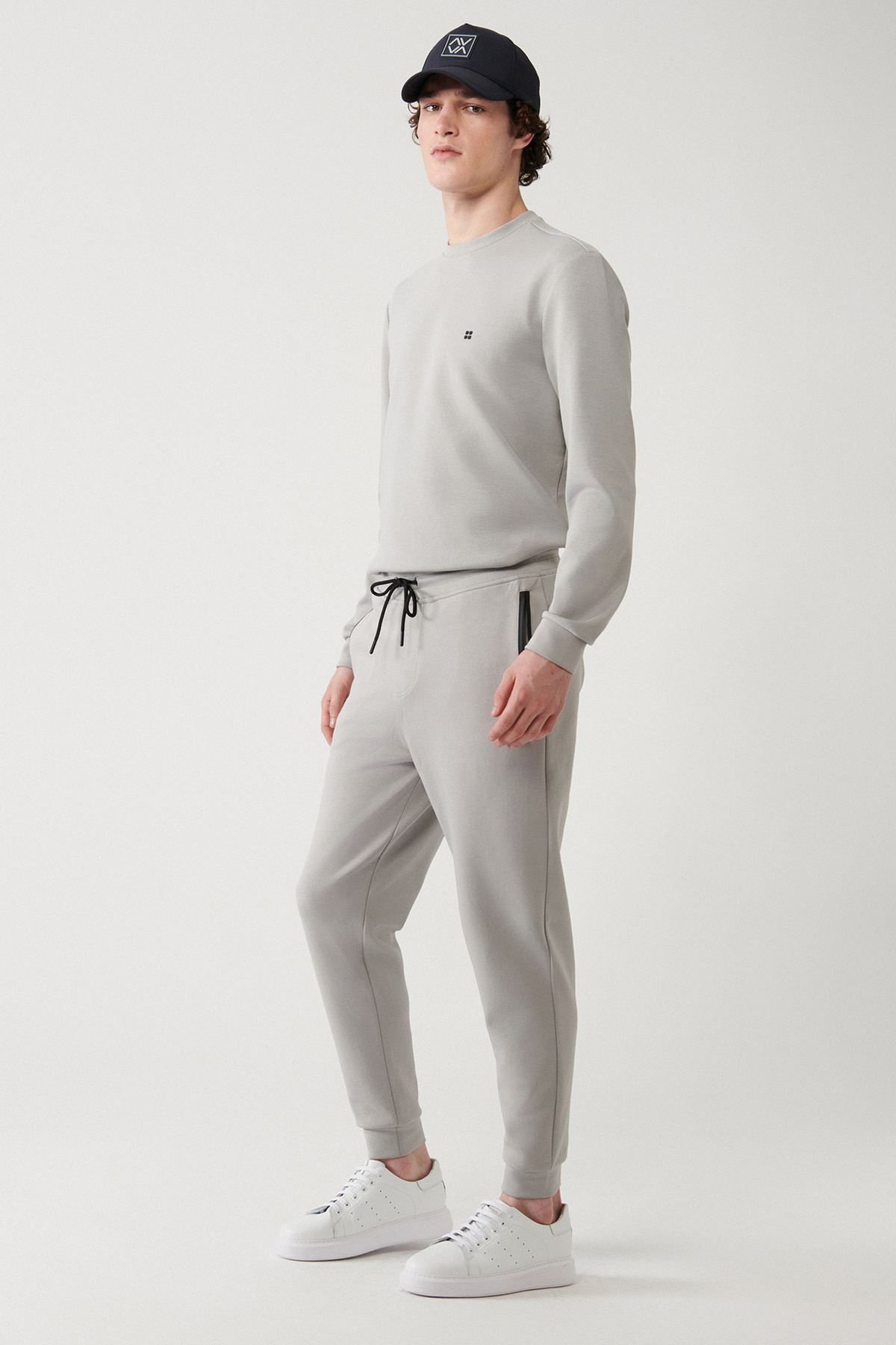 Levně Avva Gray Sweatpants Flexible Soft Texture Interlock Fabric Elastic Leg Unisex Regular Fit